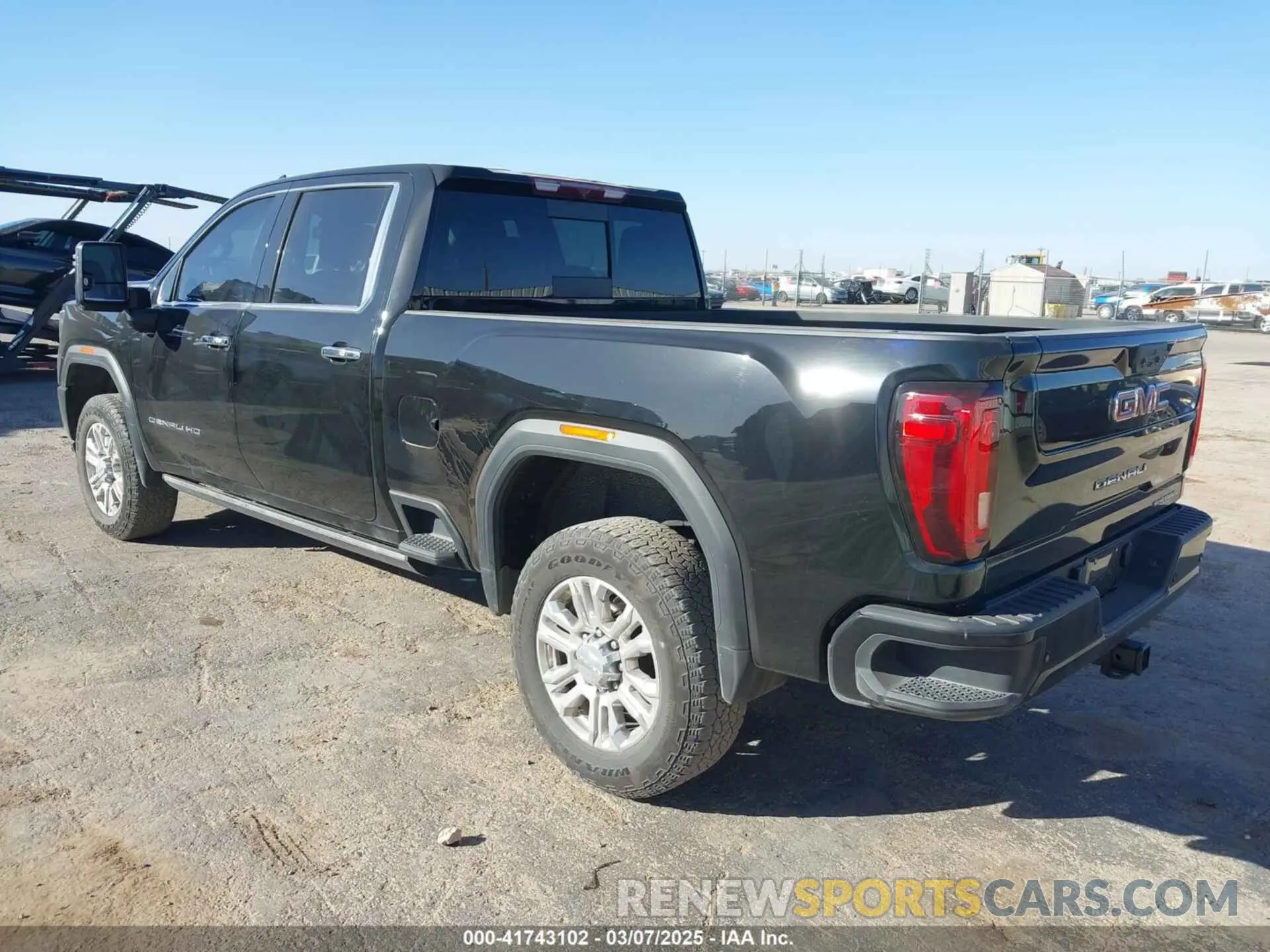 3 fotografías del automóvil dañado 1GT49REY1PF159174 GMC SIERRA 2500HD 2023