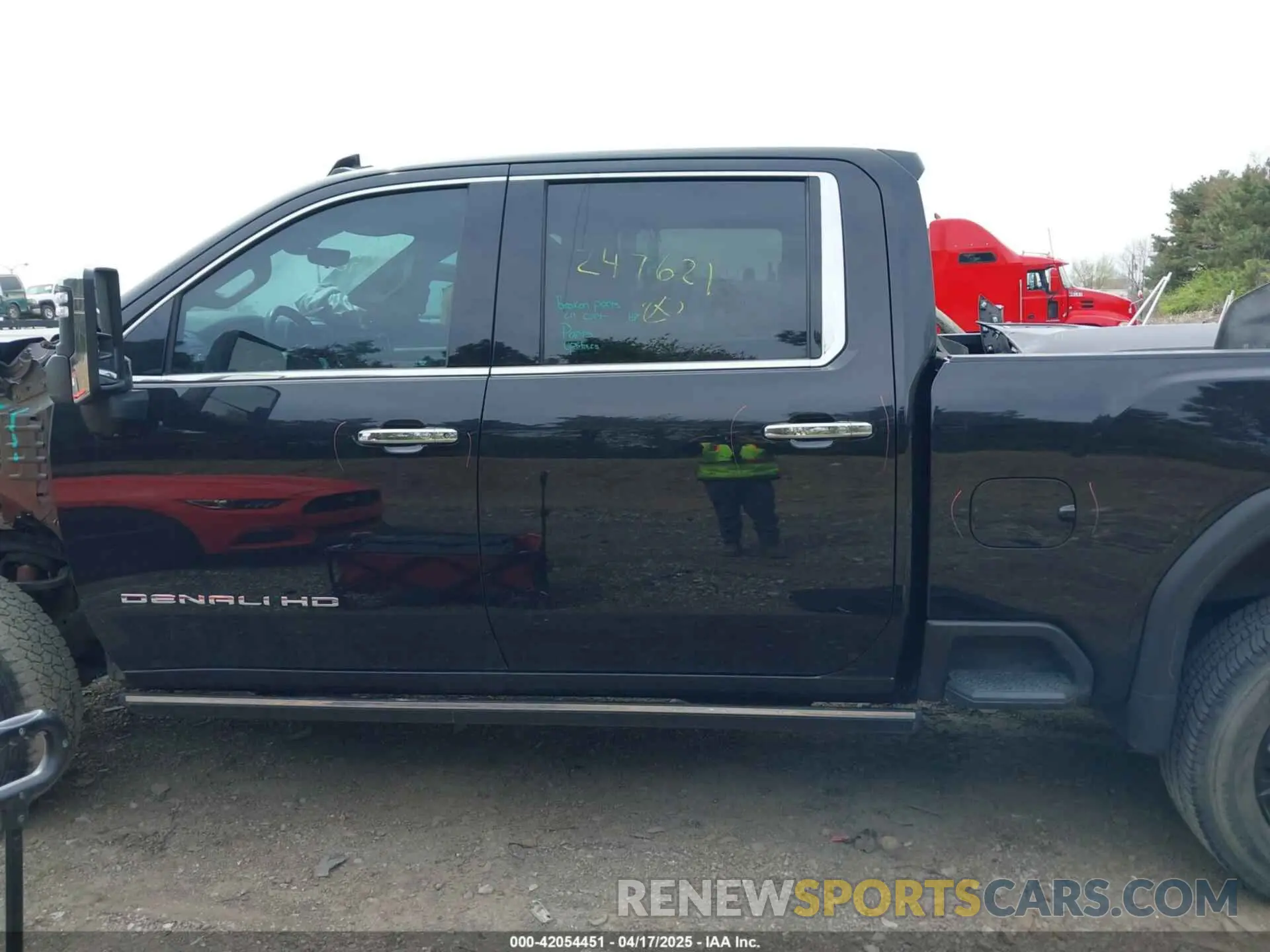 15 fotografías del automóvil dañado 1GT49REY2PF247621 GMC SIERRA 2500HD 2023