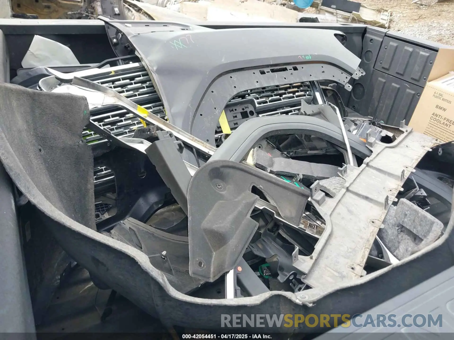 17 fotografías del automóvil dañado 1GT49REY2PF247621 GMC SIERRA 2500HD 2023