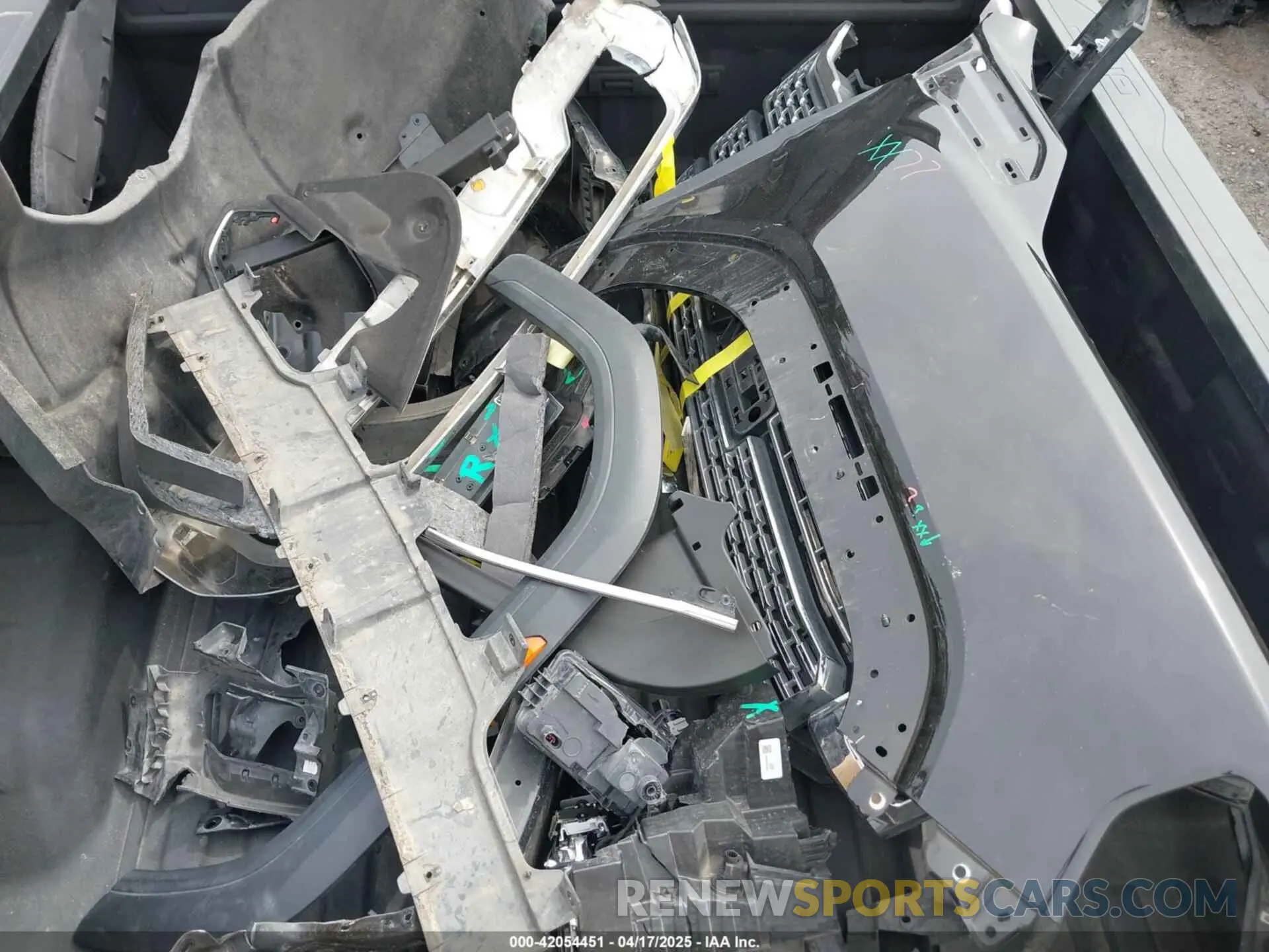 18 fotografías del automóvil dañado 1GT49REY2PF247621 GMC SIERRA 2500HD 2023