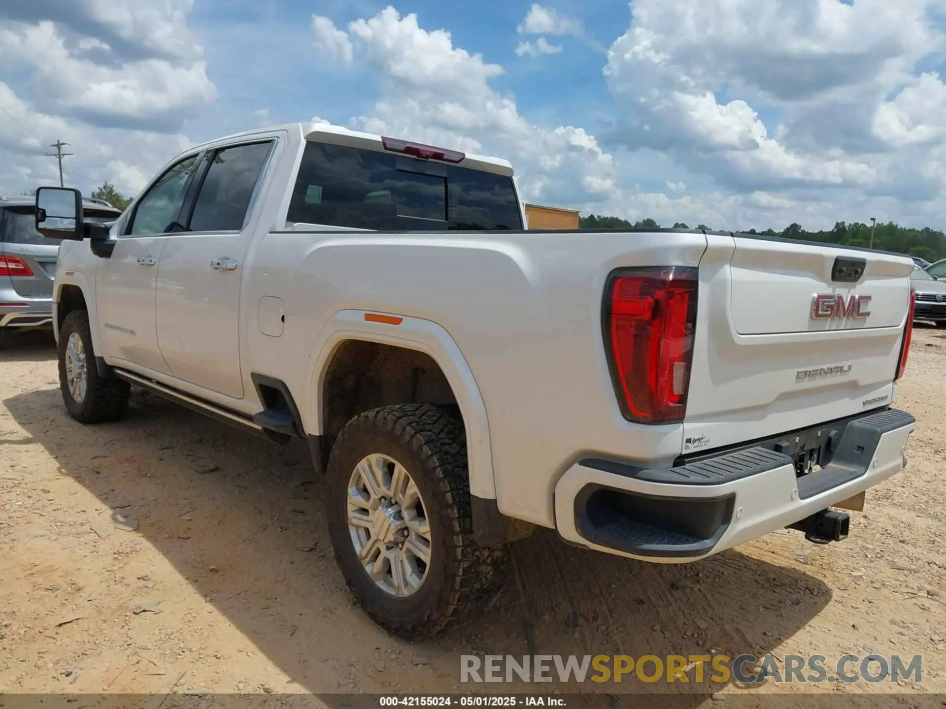 3 fotografías del automóvil dañado 1GT49REY3PF125057 GMC SIERRA 2500HD 2023