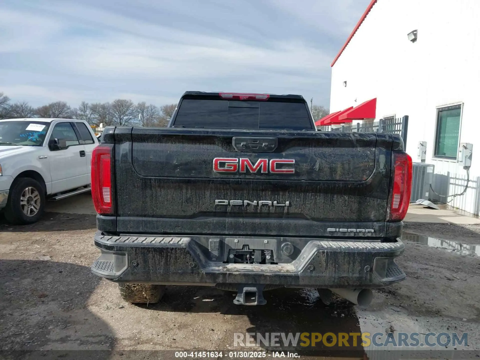 16 fotografías del automóvil dañado 1GT49REY5PF240128 GMC SIERRA 2500HD 2023