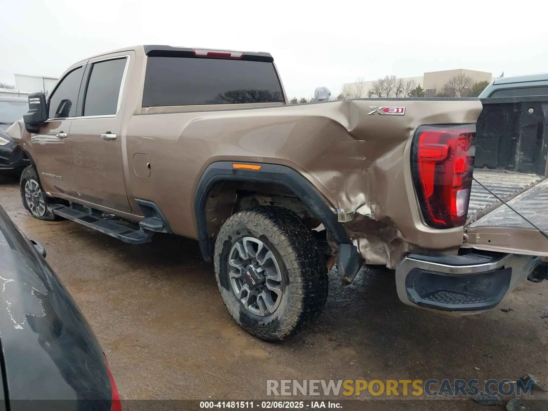 3 fotografías del automóvil dañado 1GT49ME74RF182266 GMC SIERRA 2500HD 2024