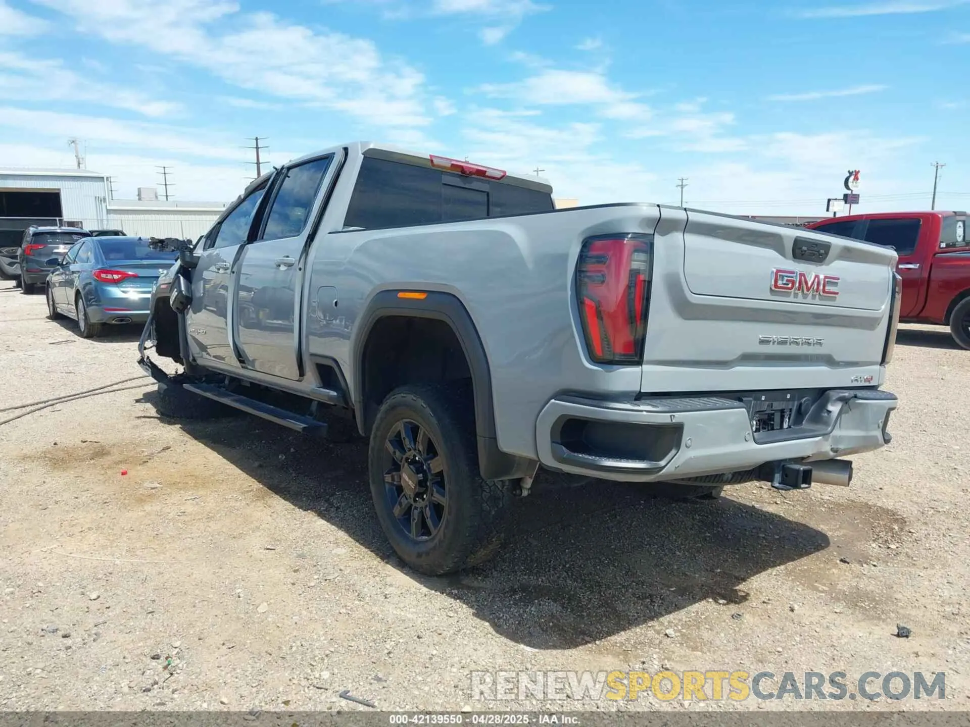 3 fotografías del automóvil dañado 1GT49PEY0RF460848 GMC SIERRA 2500HD 2024