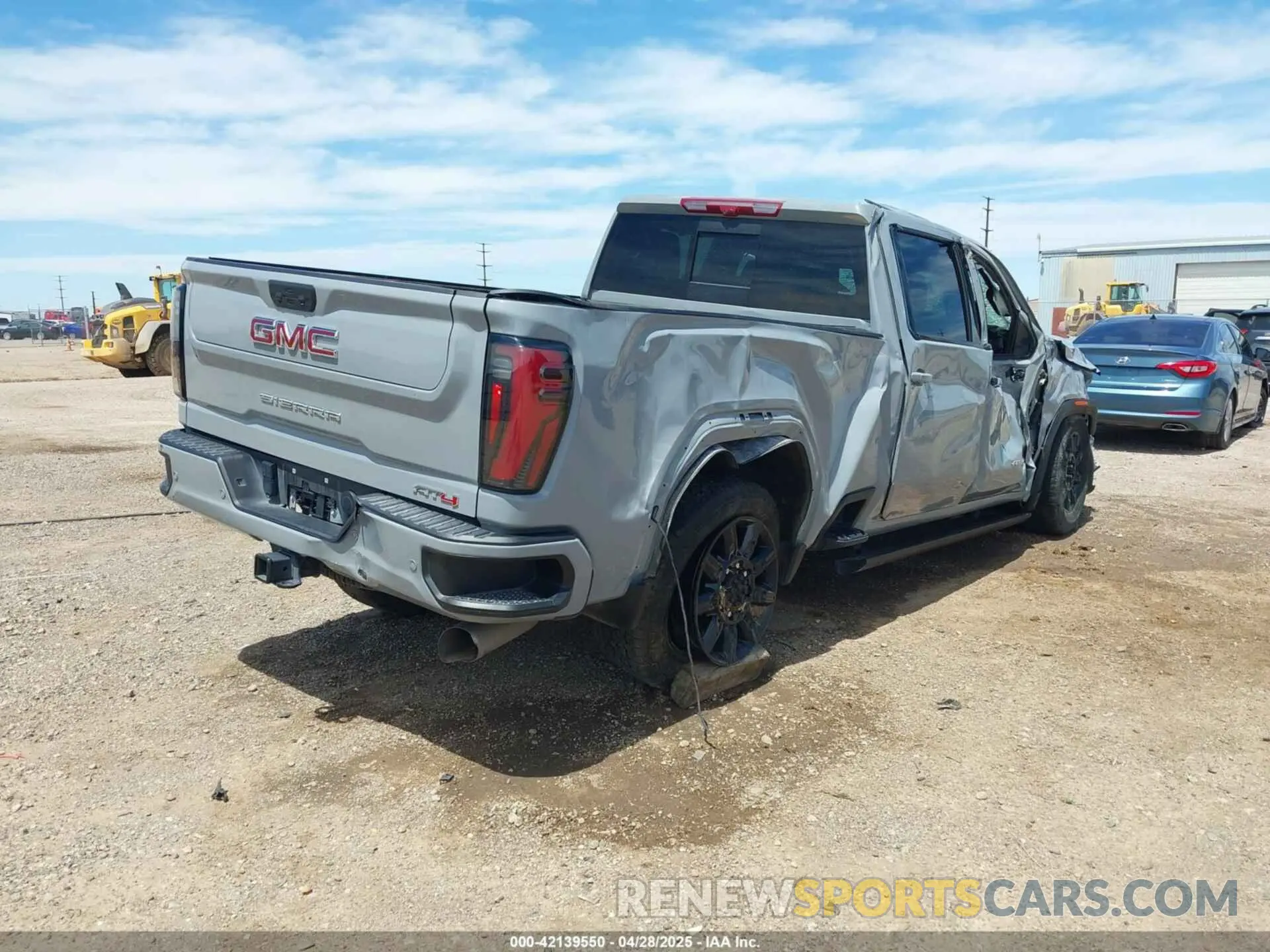 4 fotografías del automóvil dañado 1GT49PEY0RF460848 GMC SIERRA 2500HD 2024