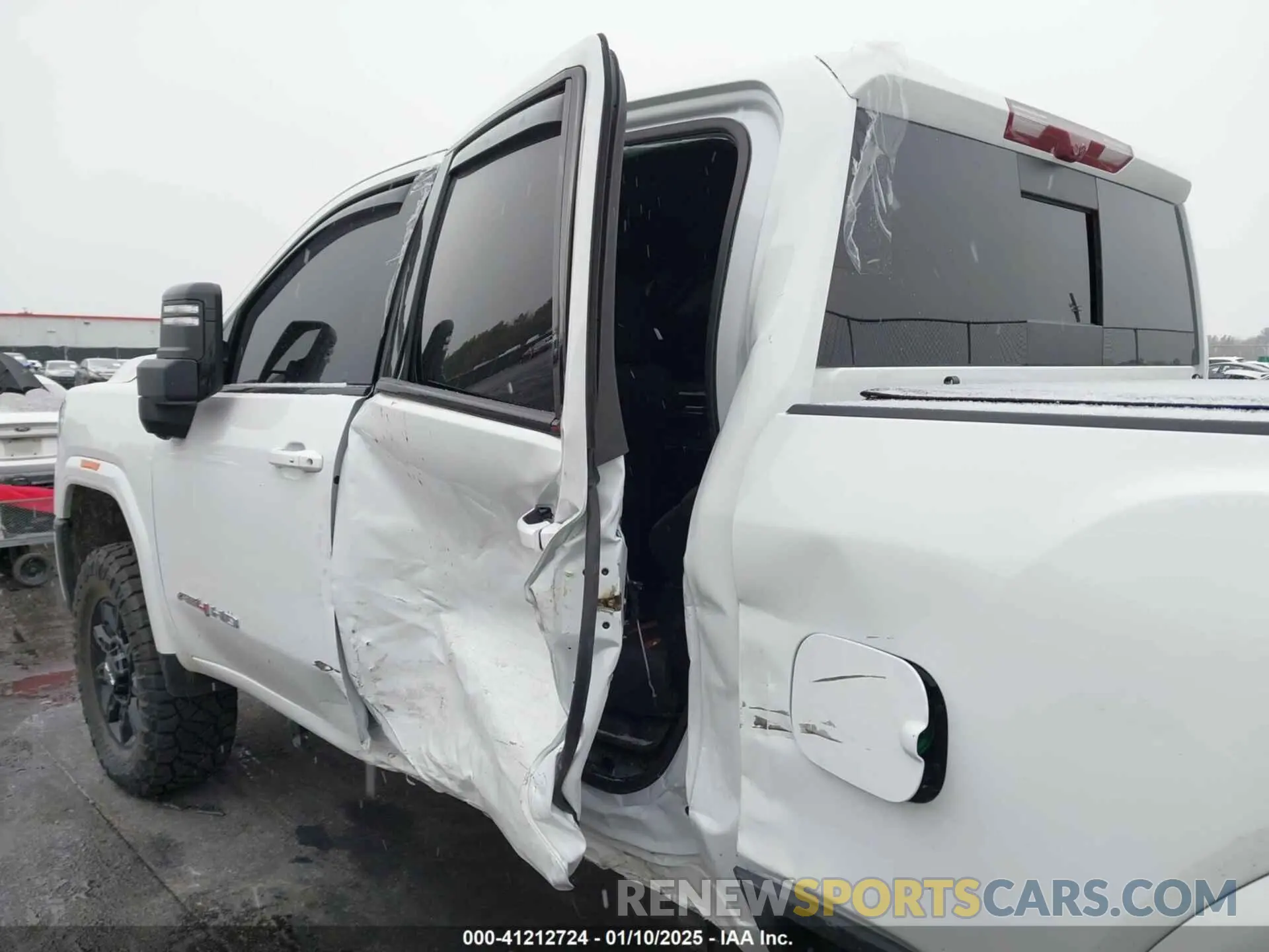 17 fotografías del automóvil dañado 1GT49PEY6RF120751 GMC SIERRA 2500HD 2024