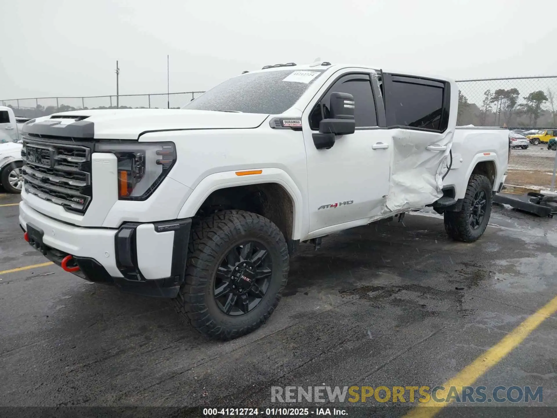 2 fotografías del automóvil dañado 1GT49PEY6RF120751 GMC SIERRA 2500HD 2024