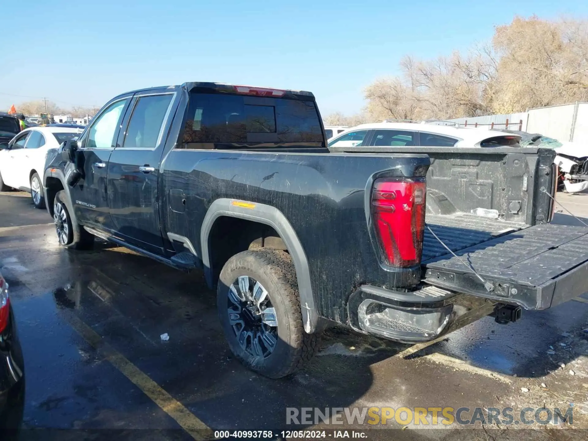 3 fotografías del automóvil dañado 1GT49REY3RF292876 GMC SIERRA 2500HD 2024