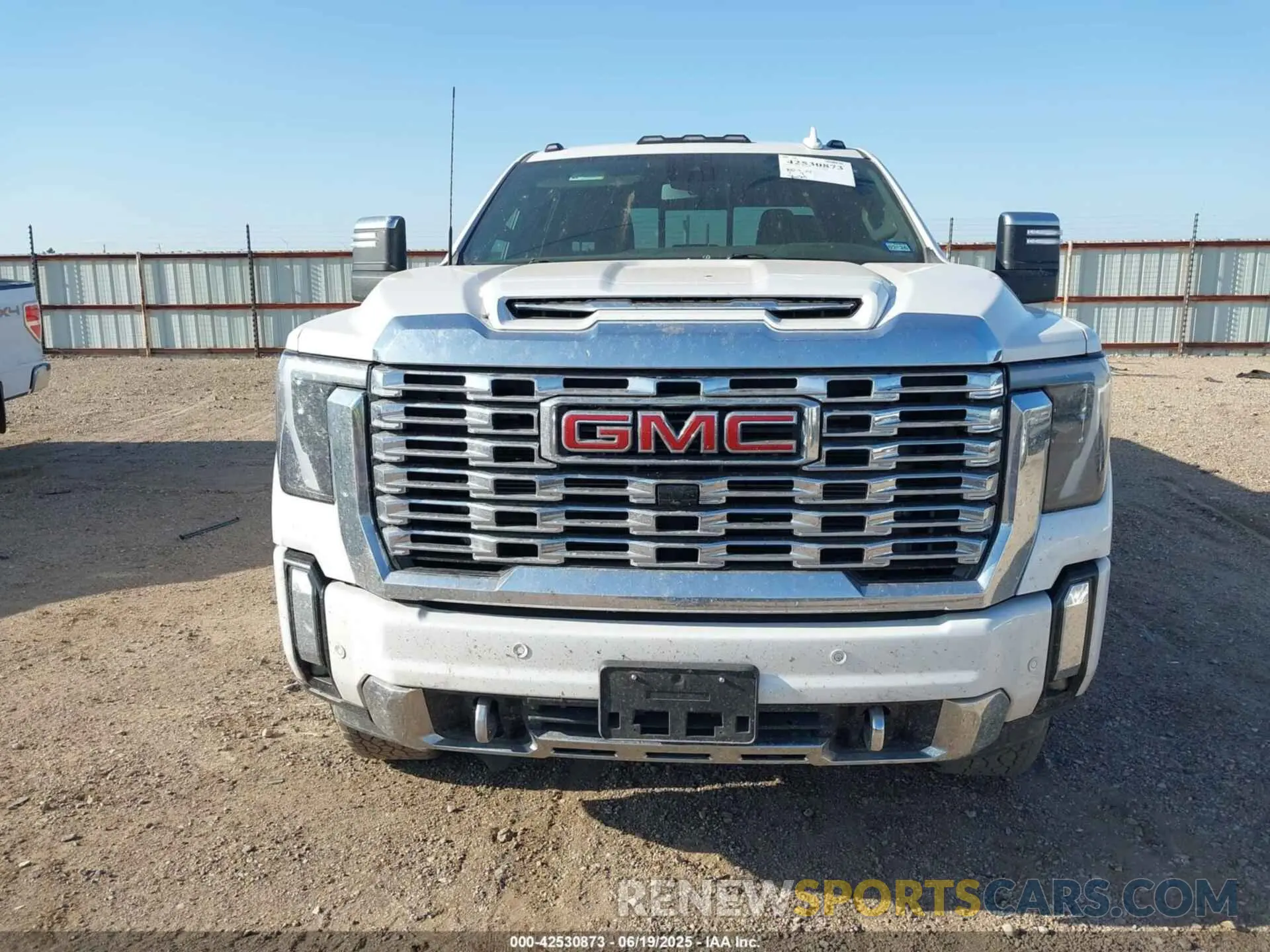 12 fotografías del automóvil dañado 1GT49REY4RF180006 GMC SIERRA 2500HD 2024