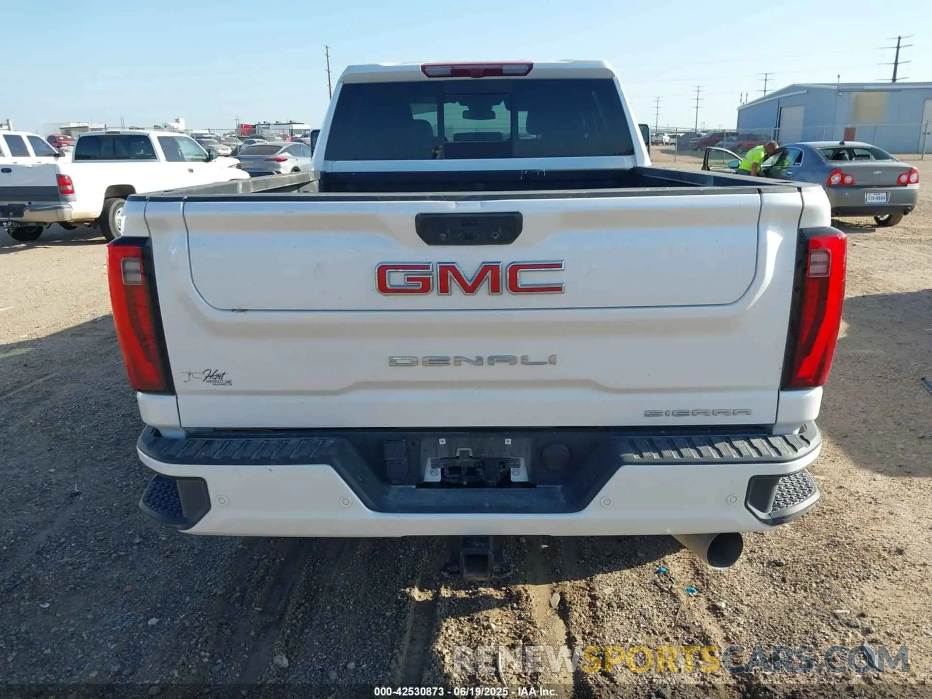 15 fotografías del automóvil dañado 1GT49REY4RF180006 GMC SIERRA 2500HD 2024