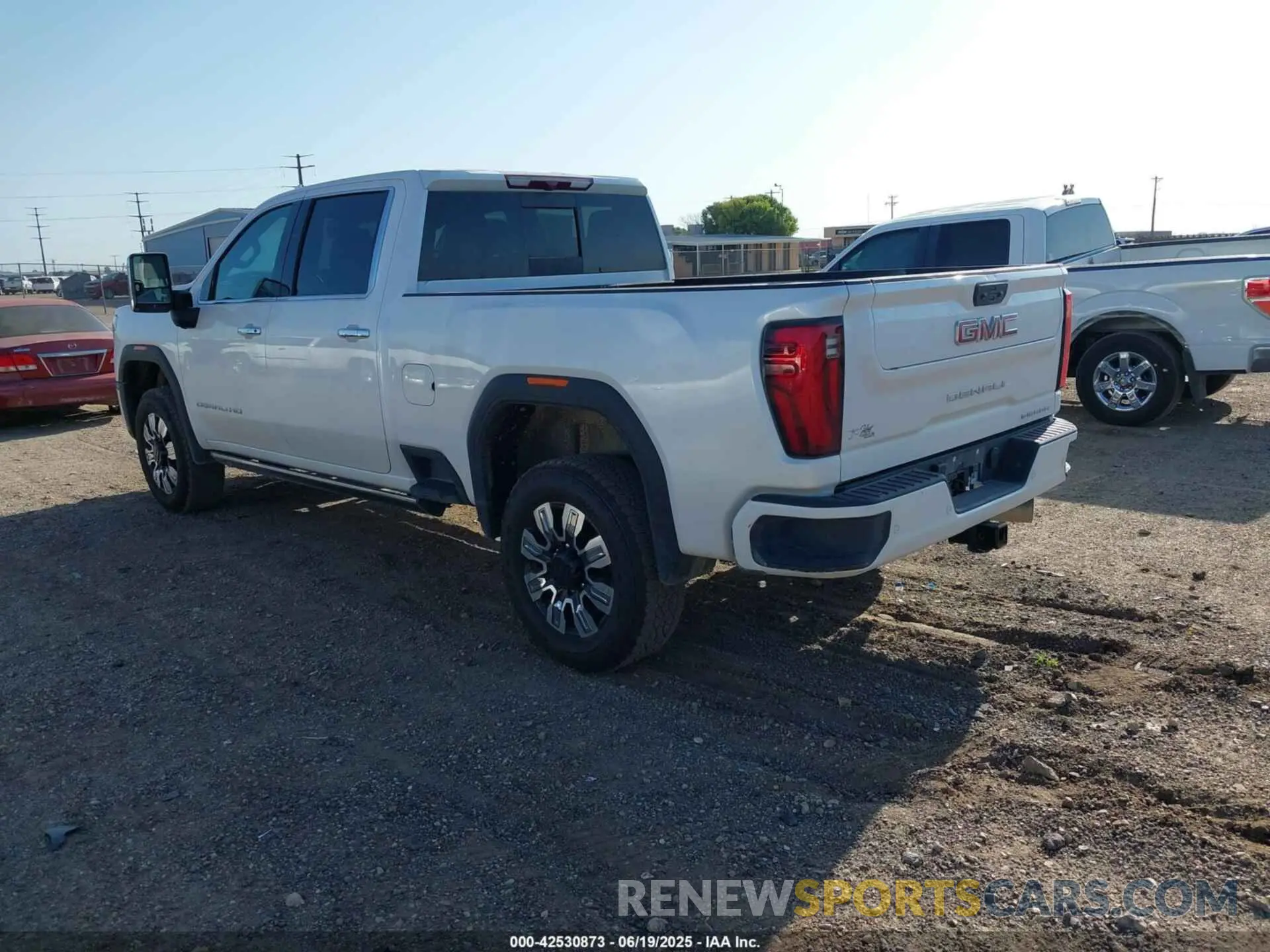 3 fotografías del automóvil dañado 1GT49REY4RF180006 GMC SIERRA 2500HD 2024
