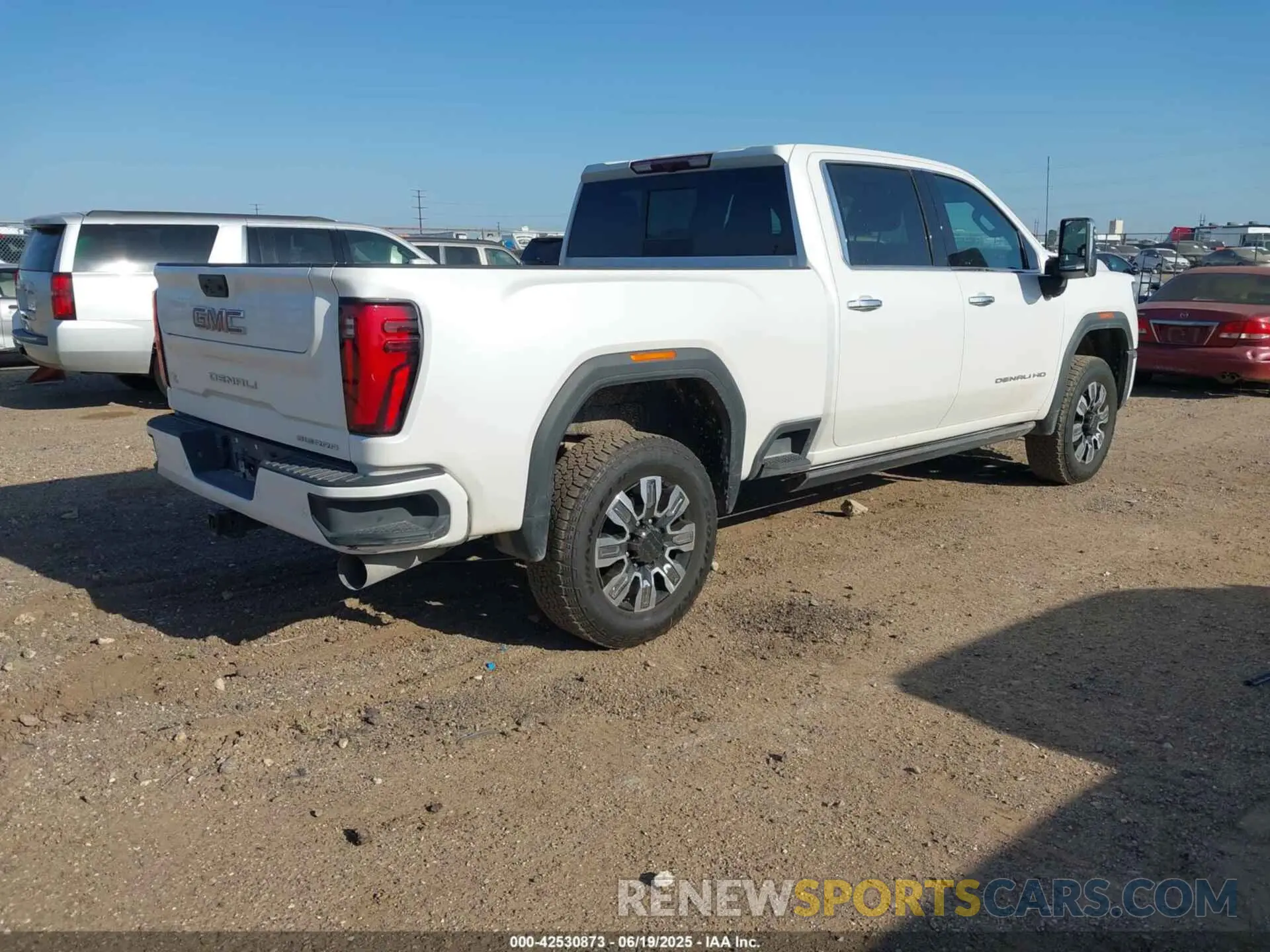 4 fotografías del automóvil dañado 1GT49REY4RF180006 GMC SIERRA 2500HD 2024