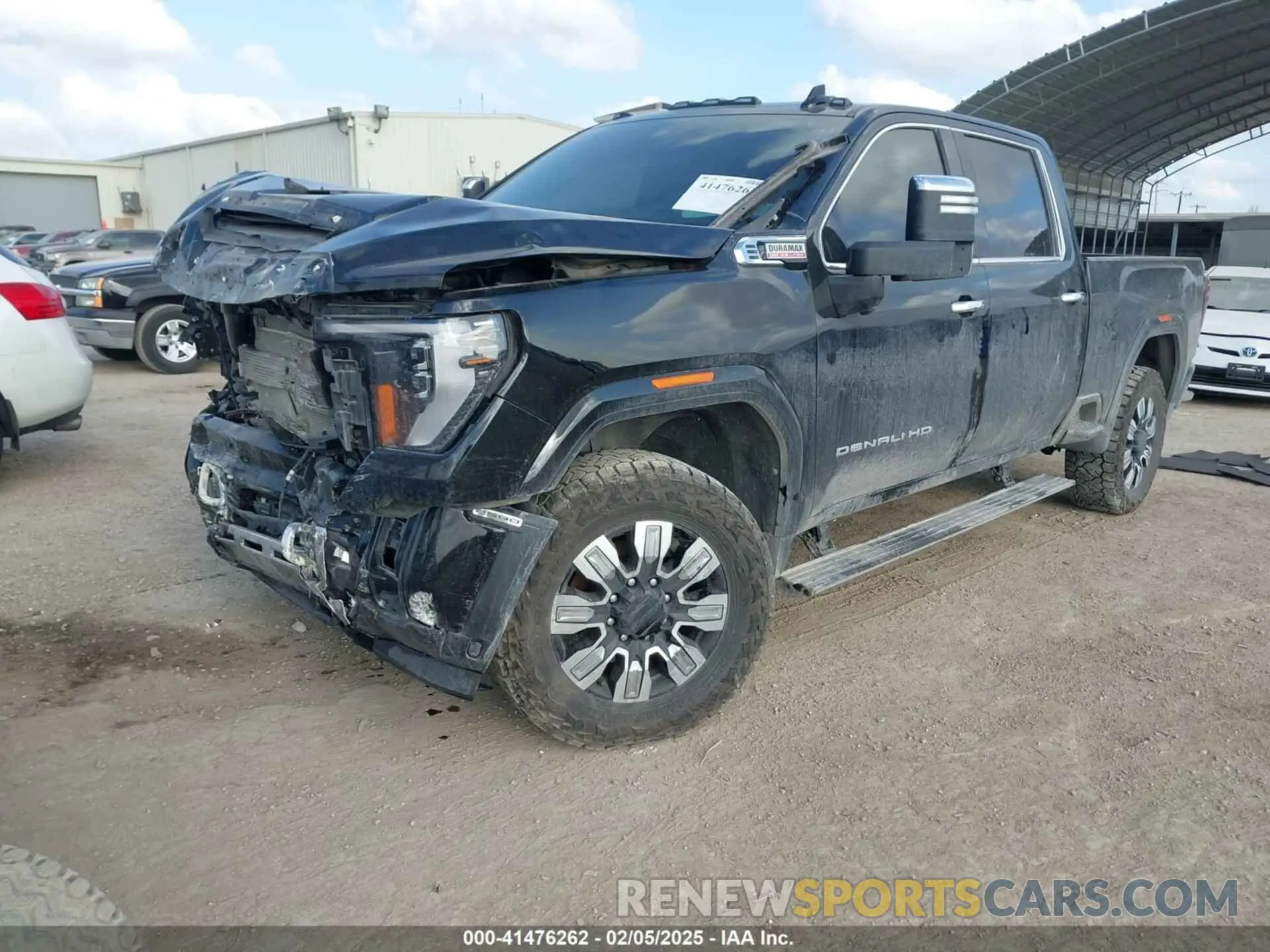 2 fotografías del automóvil dañado 1GT49REY5RF357615 GMC SIERRA 2500HD 2024