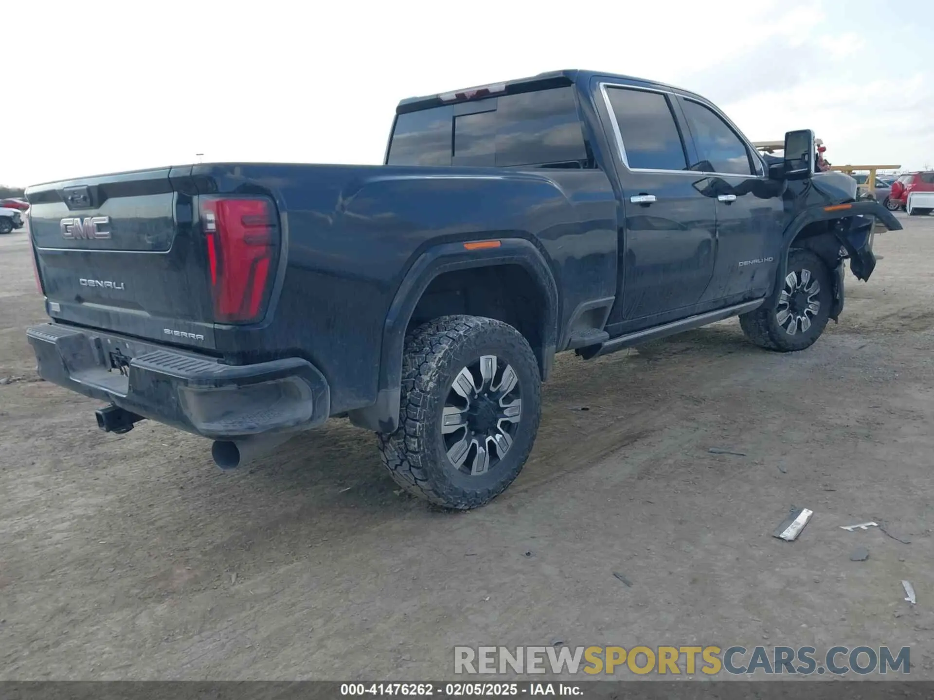 4 fotografías del automóvil dañado 1GT49REY5RF357615 GMC SIERRA 2500HD 2024