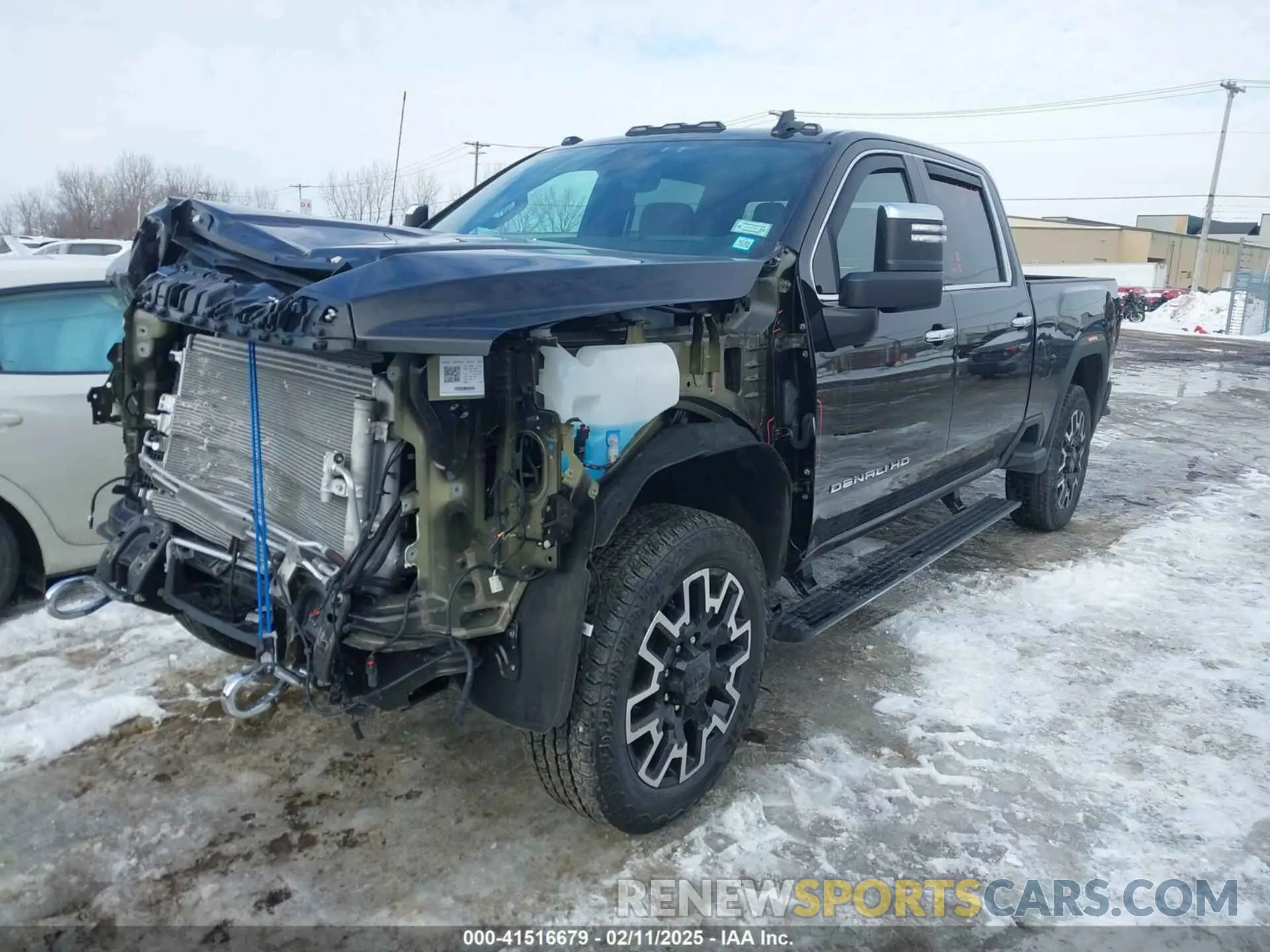2 fotografías del automóvil dañado 1GT49XEY1RF429818 GMC SIERRA 2500HD 2024