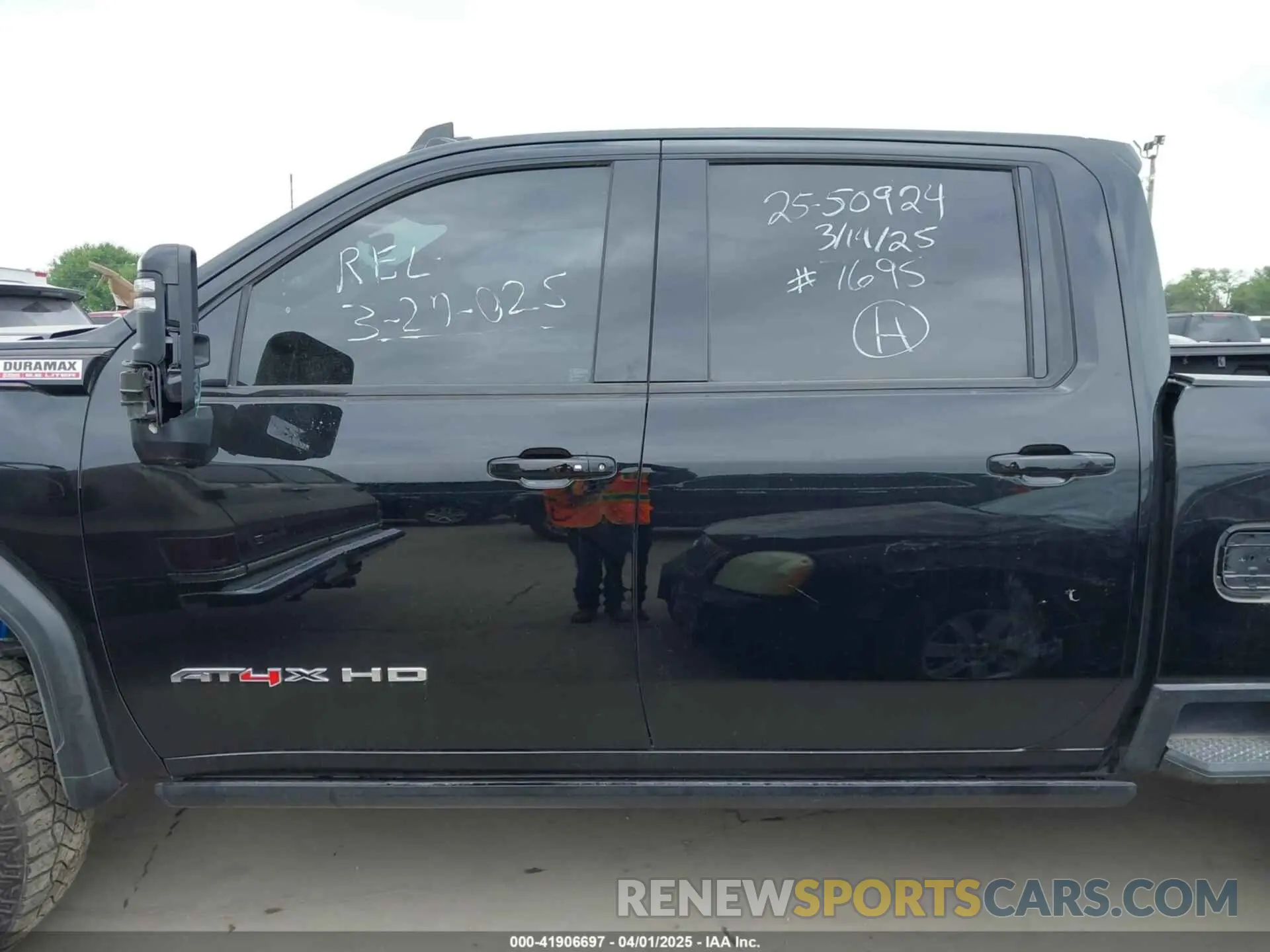 15 fotografías del automóvil dañado 1GT49ZEY6RF267695 GMC SIERRA 2500HD 2024