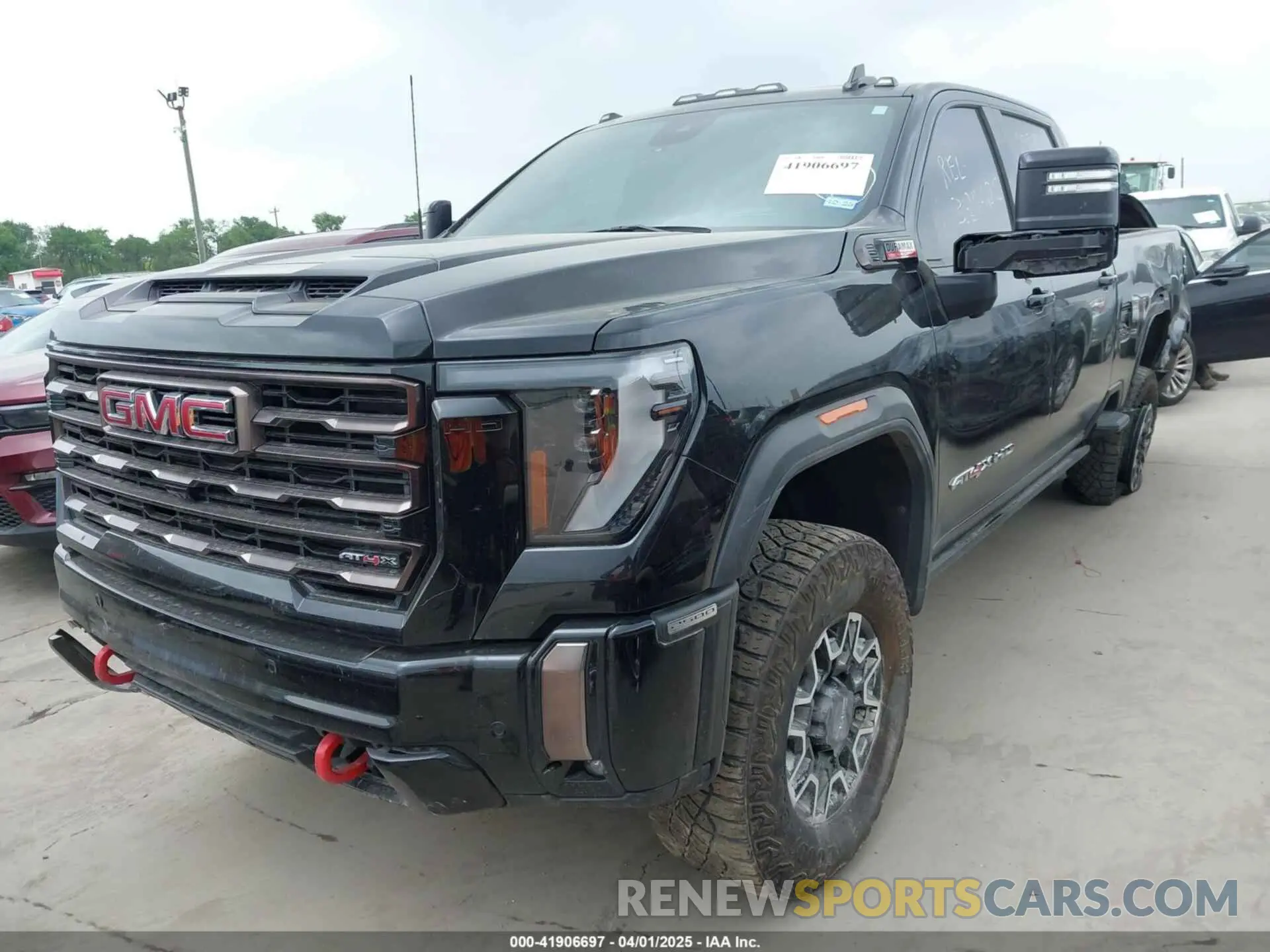2 fotografías del automóvil dañado 1GT49ZEY6RF267695 GMC SIERRA 2500HD 2024