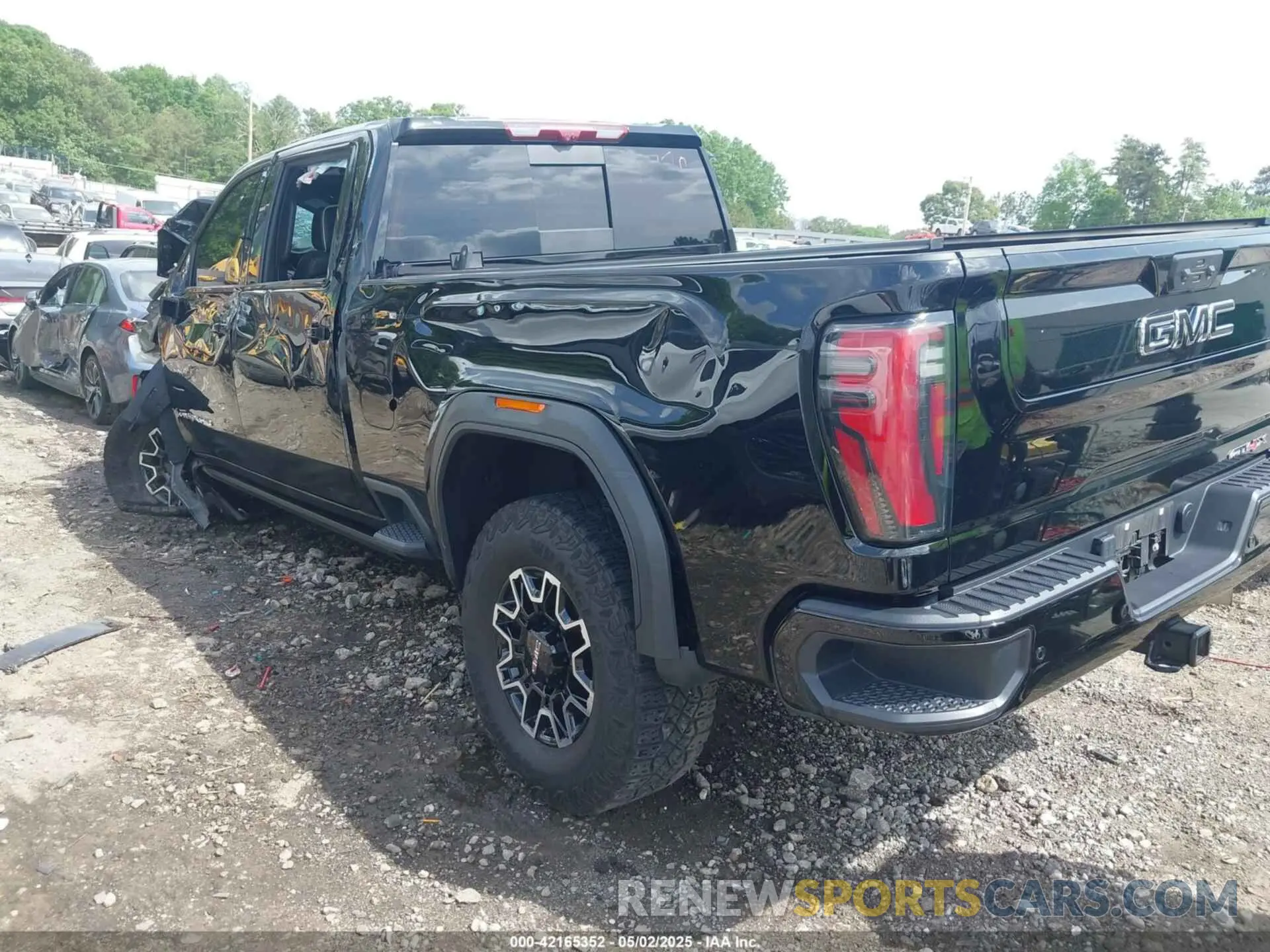 3 fotografías del automóvil dañado 1GT49ZEYXRF419770 GMC SIERRA 2500HD 2024