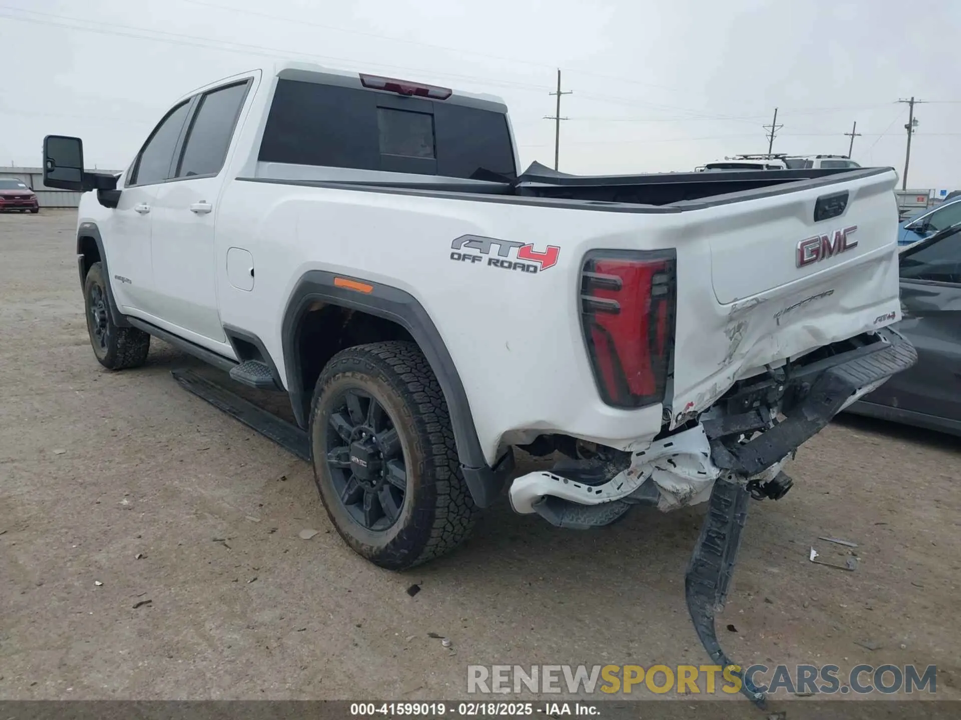 3 fotografías del automóvil dañado 1GT4UPEY2SF193538 GMC SIERRA 2500HD 2025