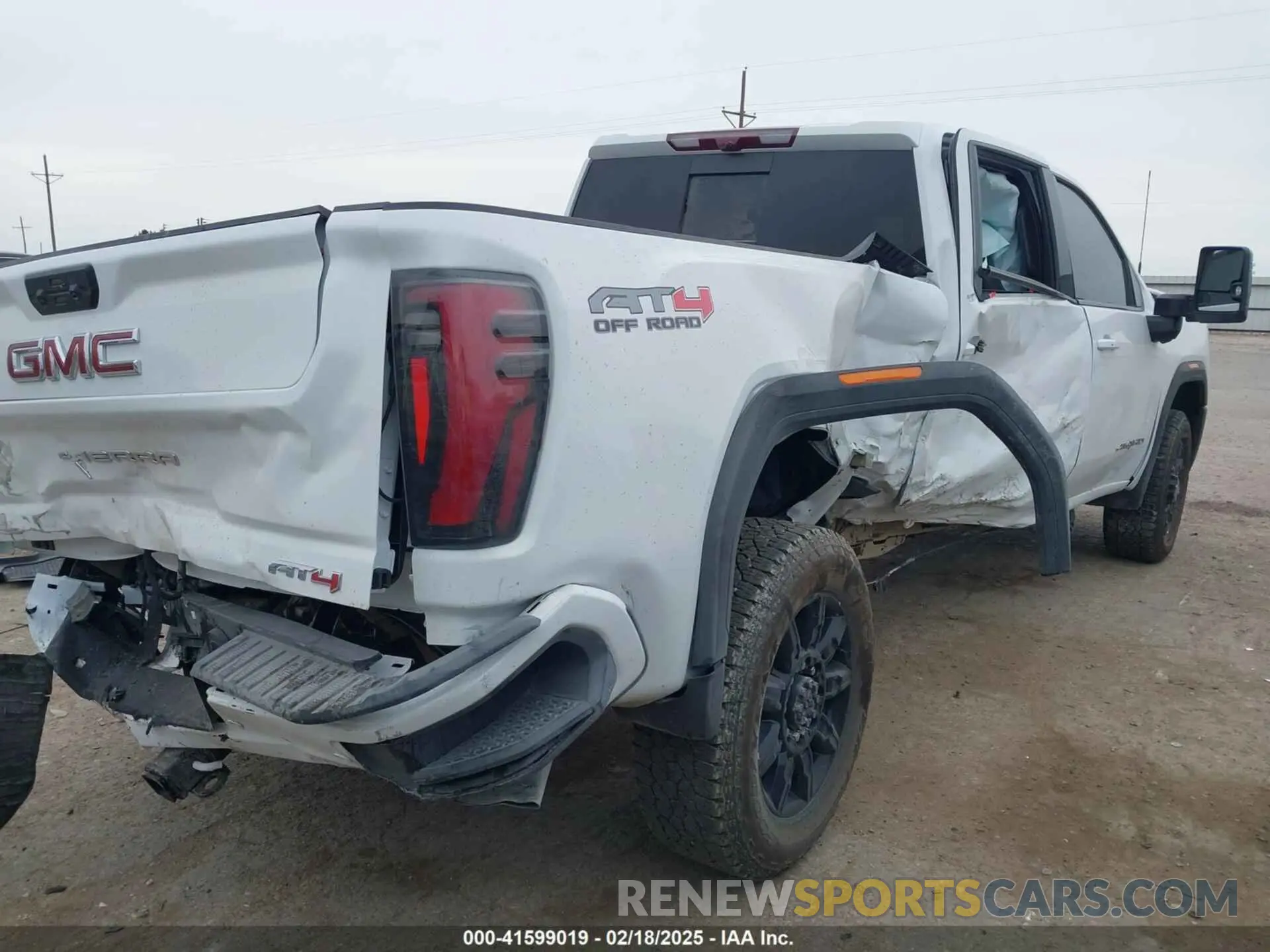 4 fotografías del automóvil dañado 1GT4UPEY2SF193538 GMC SIERRA 2500HD 2025