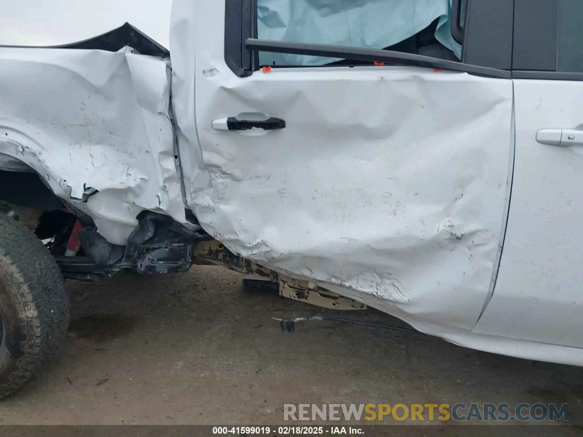 6 fotografías del automóvil dañado 1GT4UPEY2SF193538 GMC SIERRA 2500HD 2025