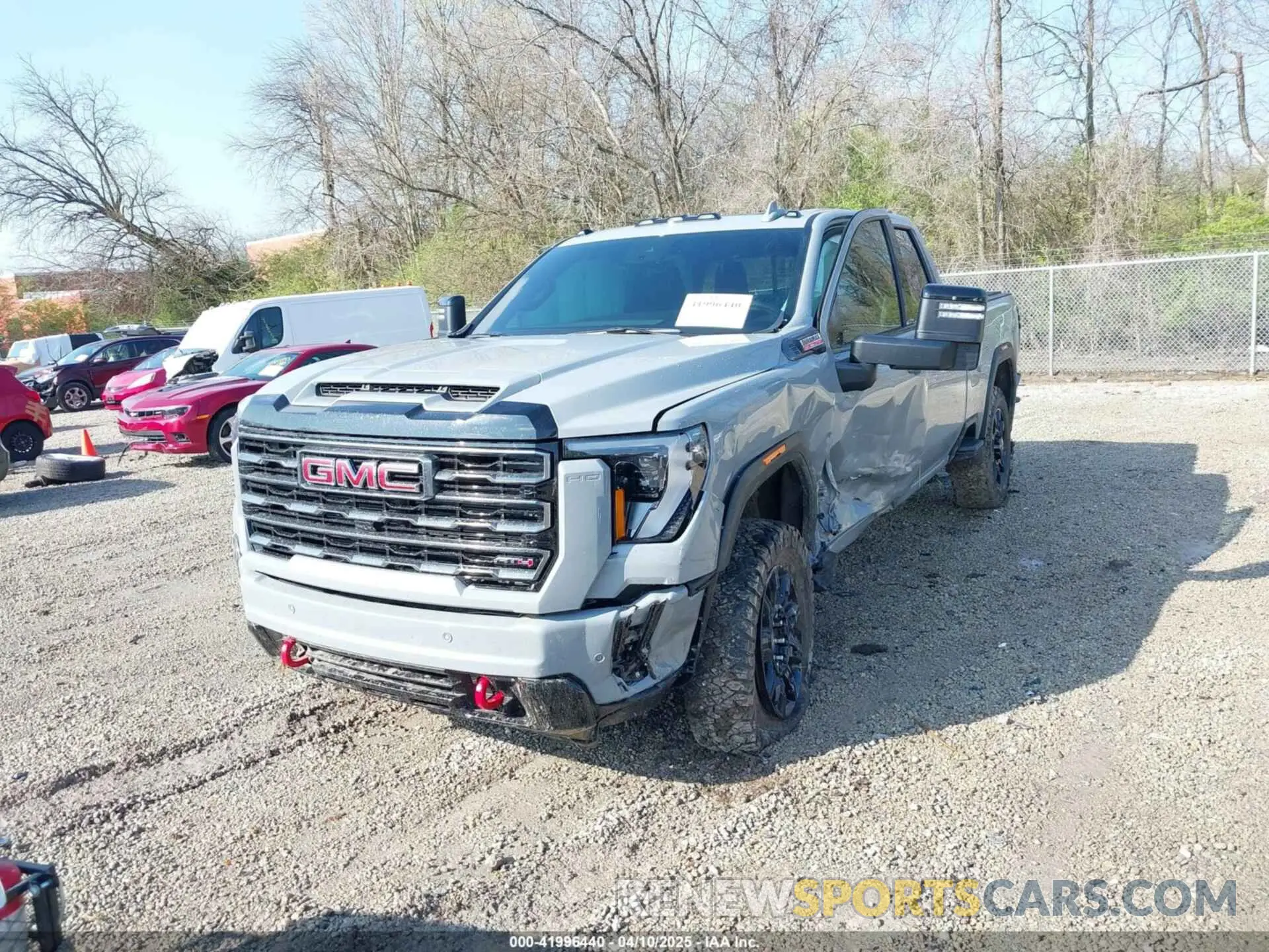 2 fotografías del automóvil dañado 1GT4UPEY3SF205700 GMC SIERRA 2500HD 2025