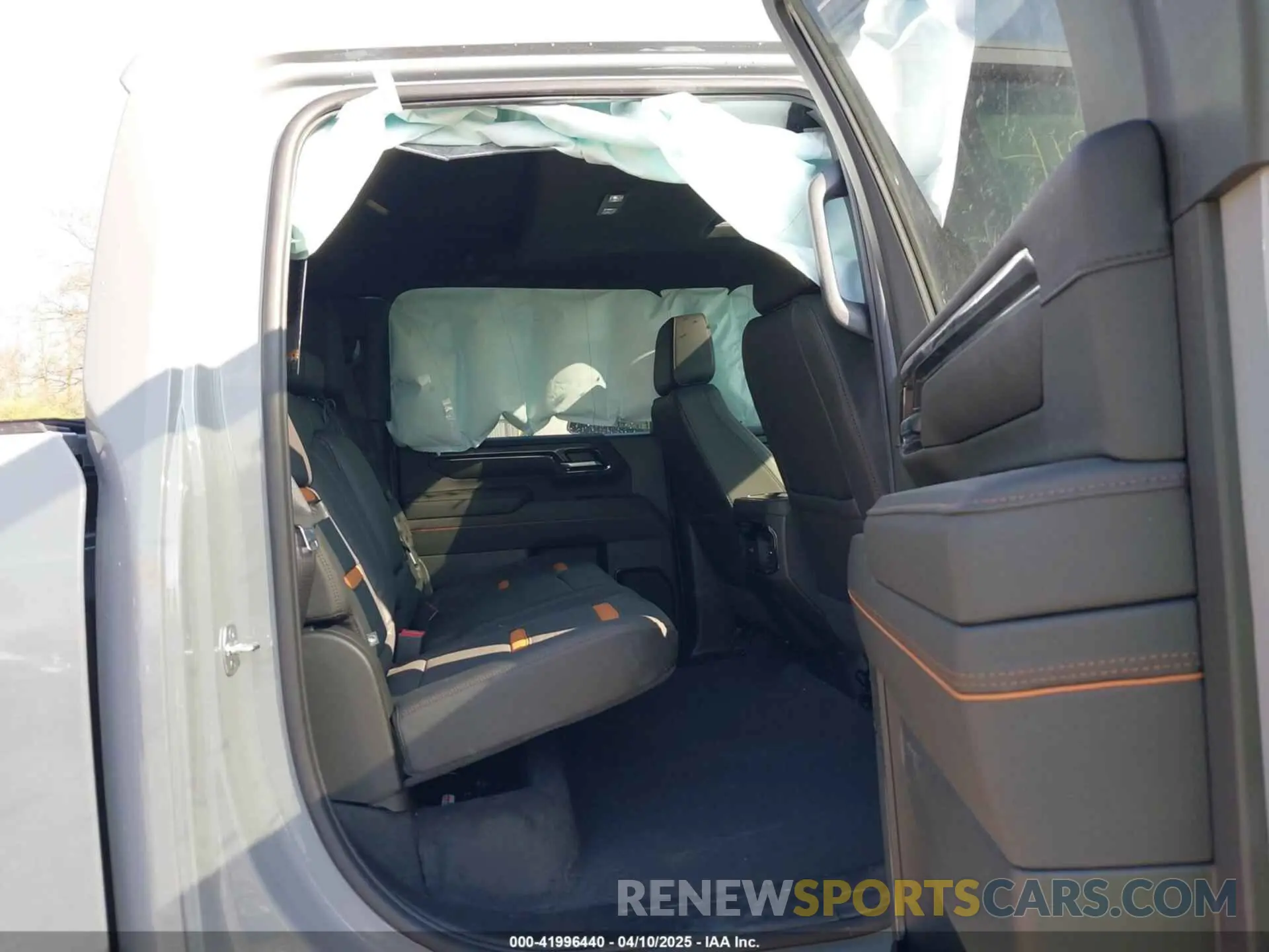 8 fotografías del automóvil dañado 1GT4UPEY3SF205700 GMC SIERRA 2500HD 2025