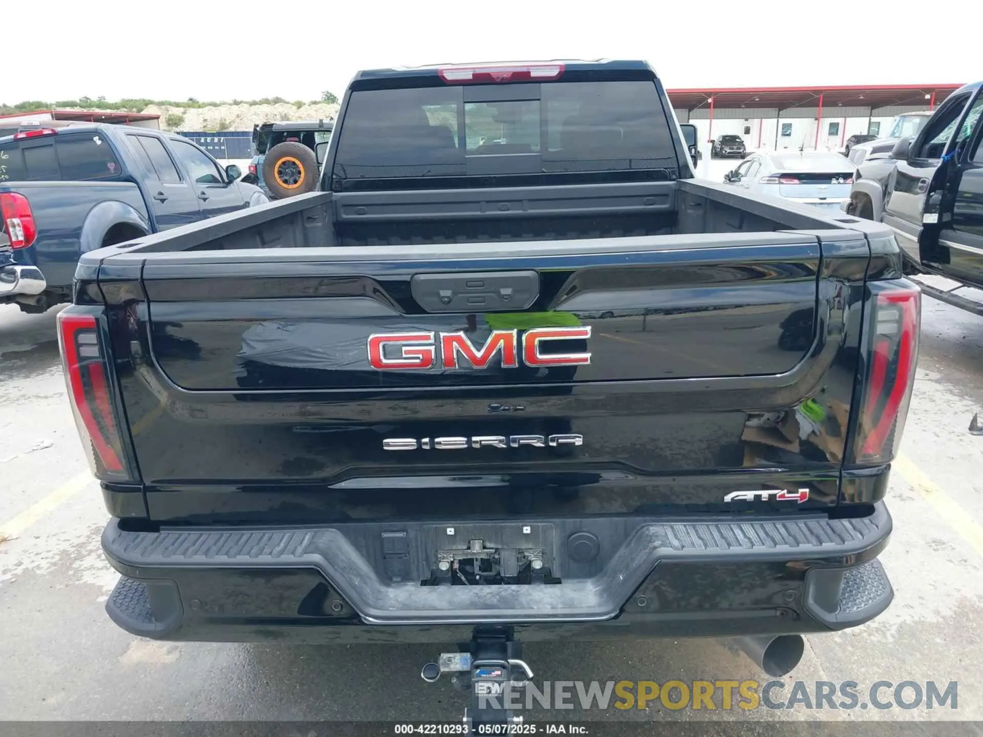15 fotografías del automóvil dañado 1GT4UPEY8SF126443 GMC SIERRA 2500HD 2025