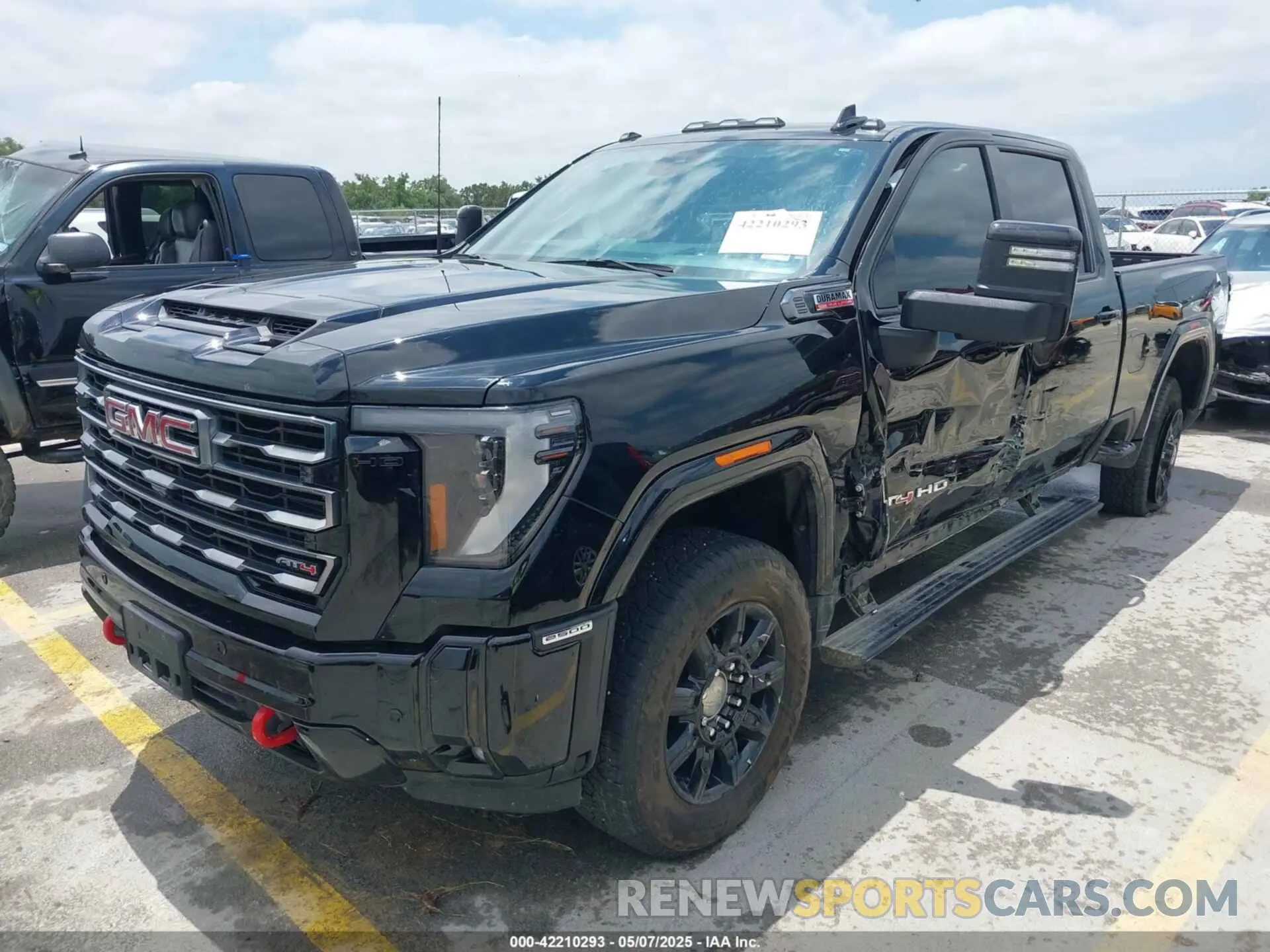 2 fotografías del automóvil dañado 1GT4UPEY8SF126443 GMC SIERRA 2500HD 2025