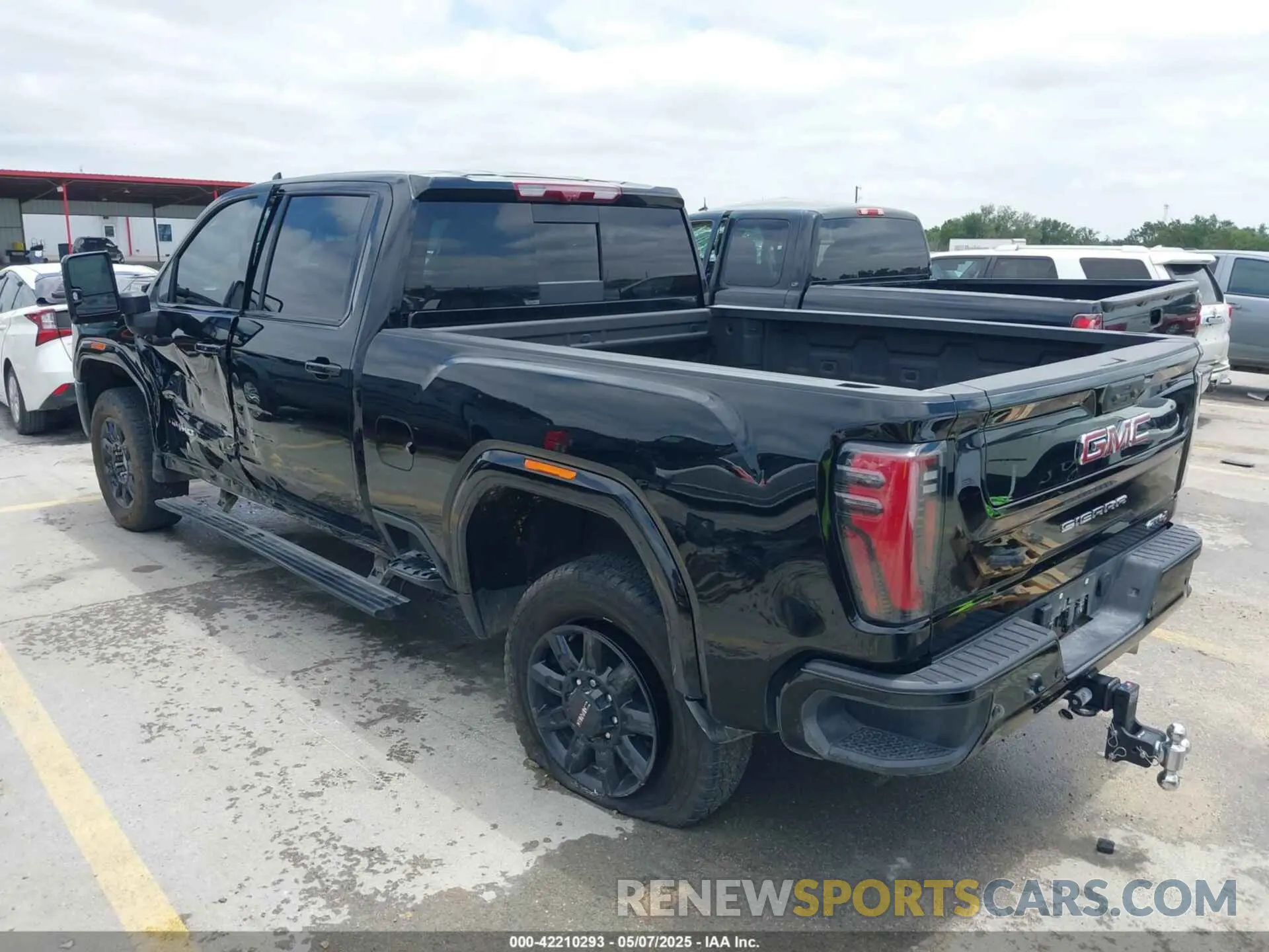 3 fotografías del automóvil dañado 1GT4UPEY8SF126443 GMC SIERRA 2500HD 2025