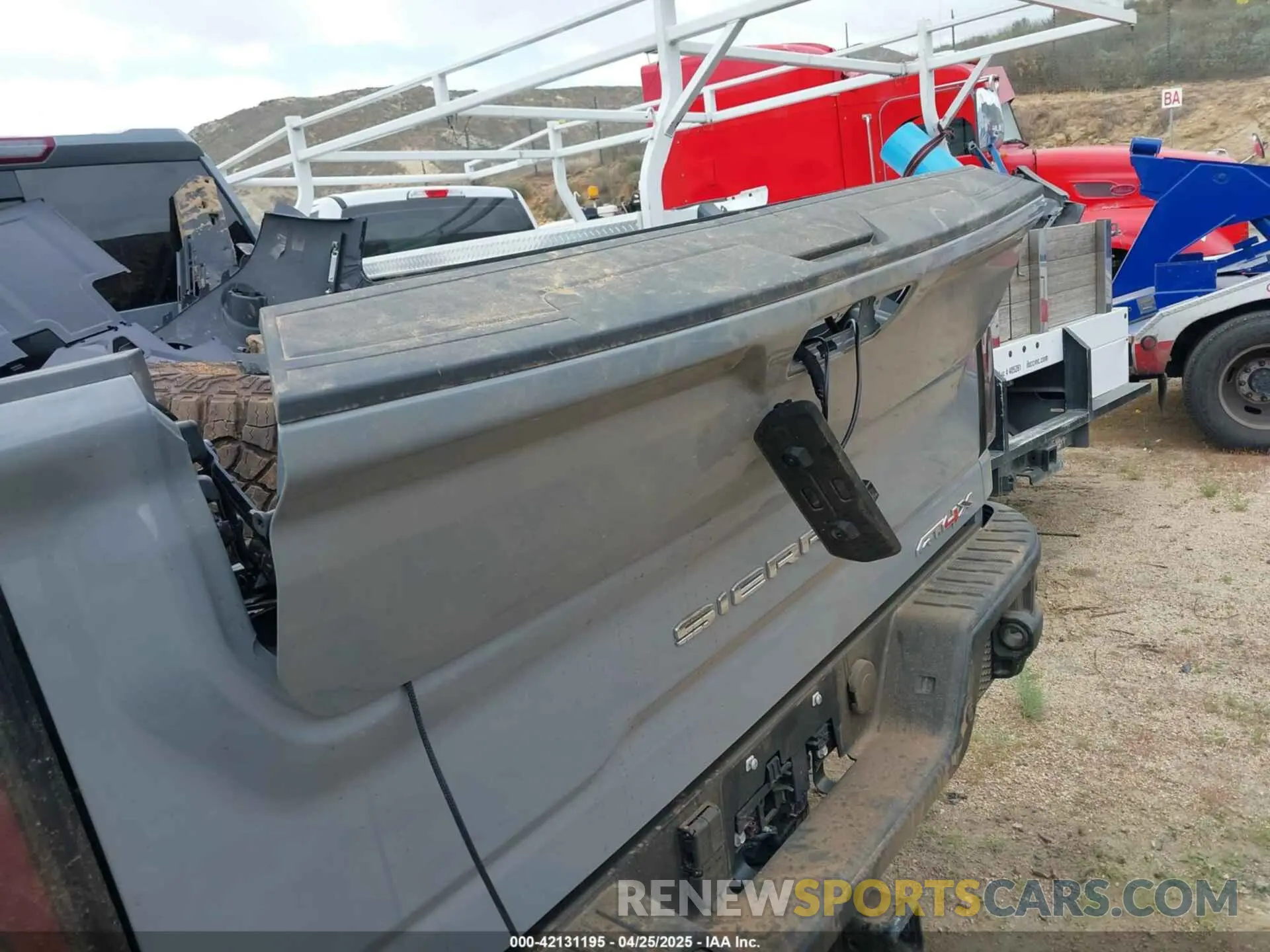 15 fotografías del automóvil dañado 1GT4UZEY7SF262090 GMC SIERRA 2500HD 2025
