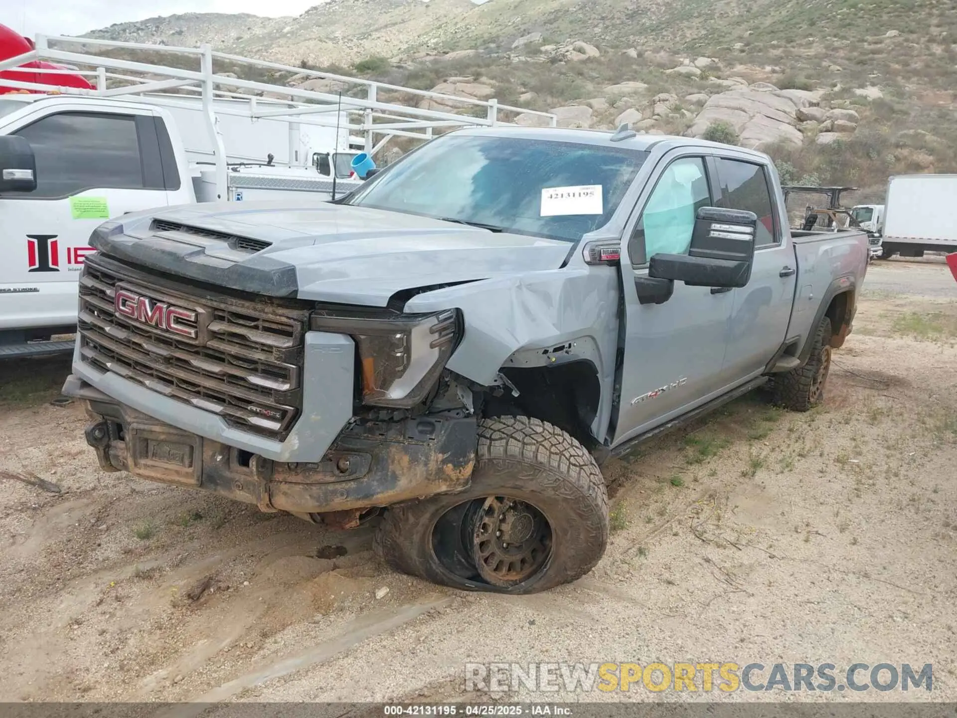 2 fotografías del automóvil dañado 1GT4UZEY7SF262090 GMC SIERRA 2500HD 2025