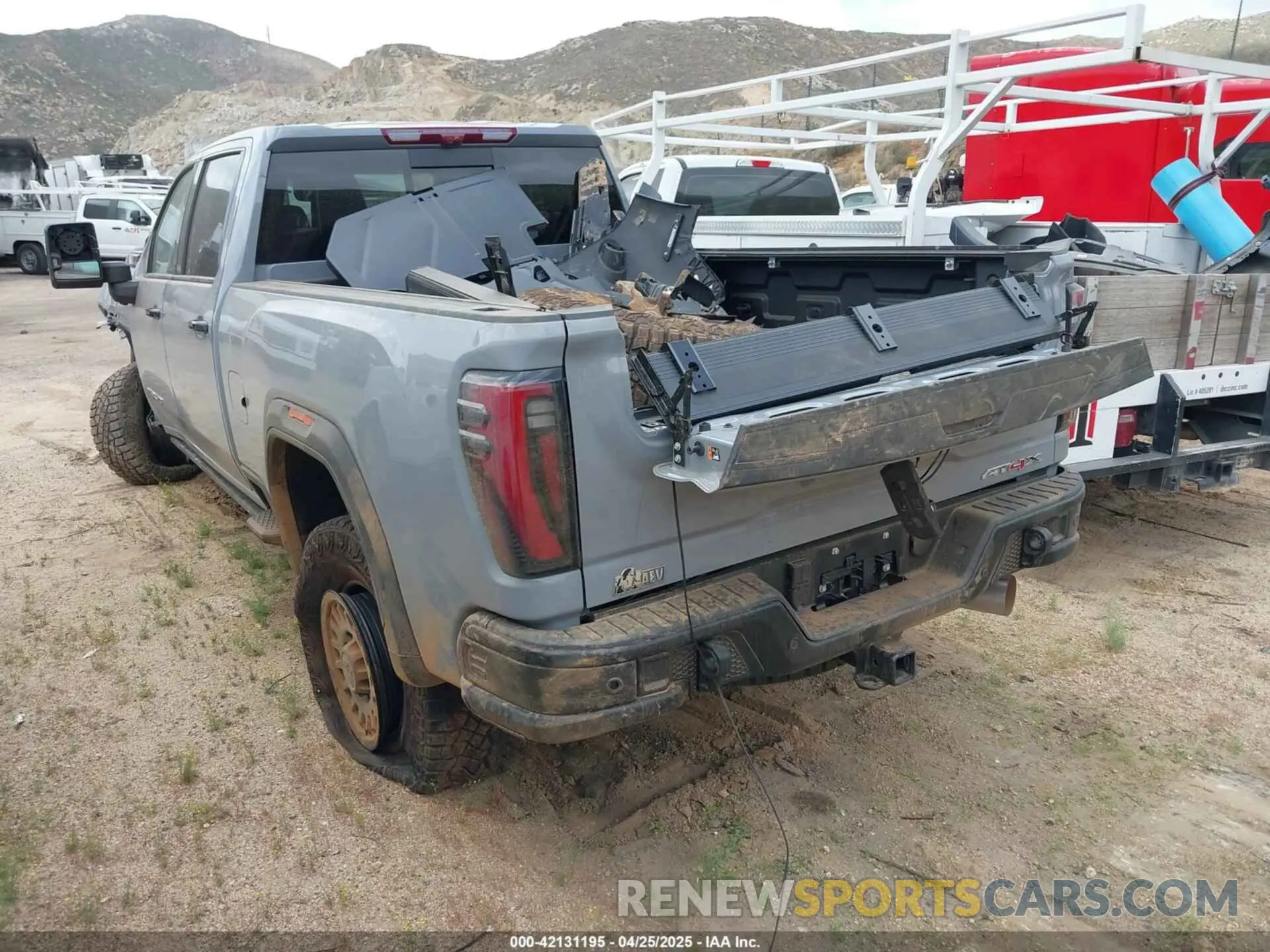 3 fotografías del automóvil dañado 1GT4UZEY7SF262090 GMC SIERRA 2500HD 2025