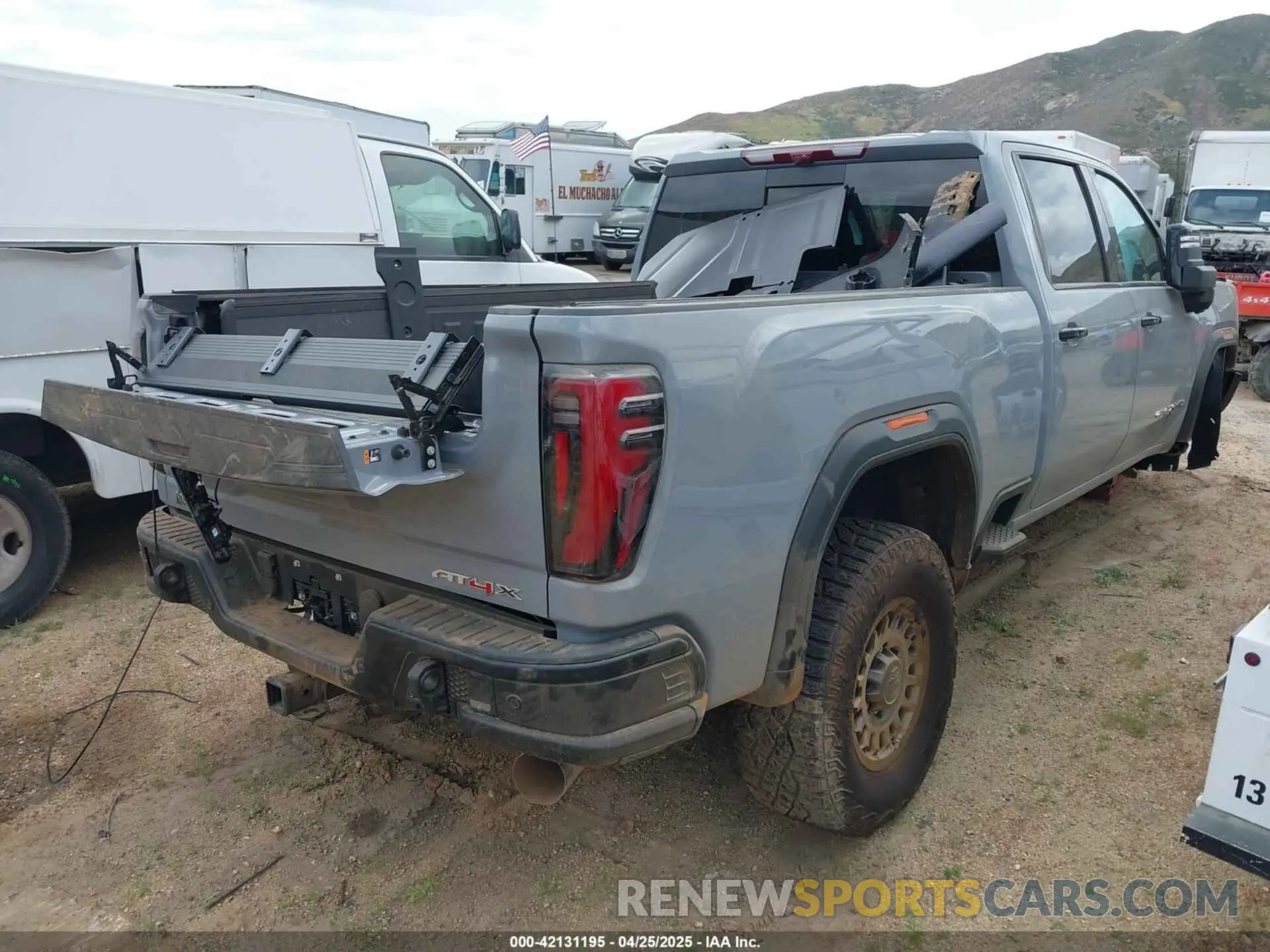 4 fotografías del automóvil dañado 1GT4UZEY7SF262090 GMC SIERRA 2500HD 2025