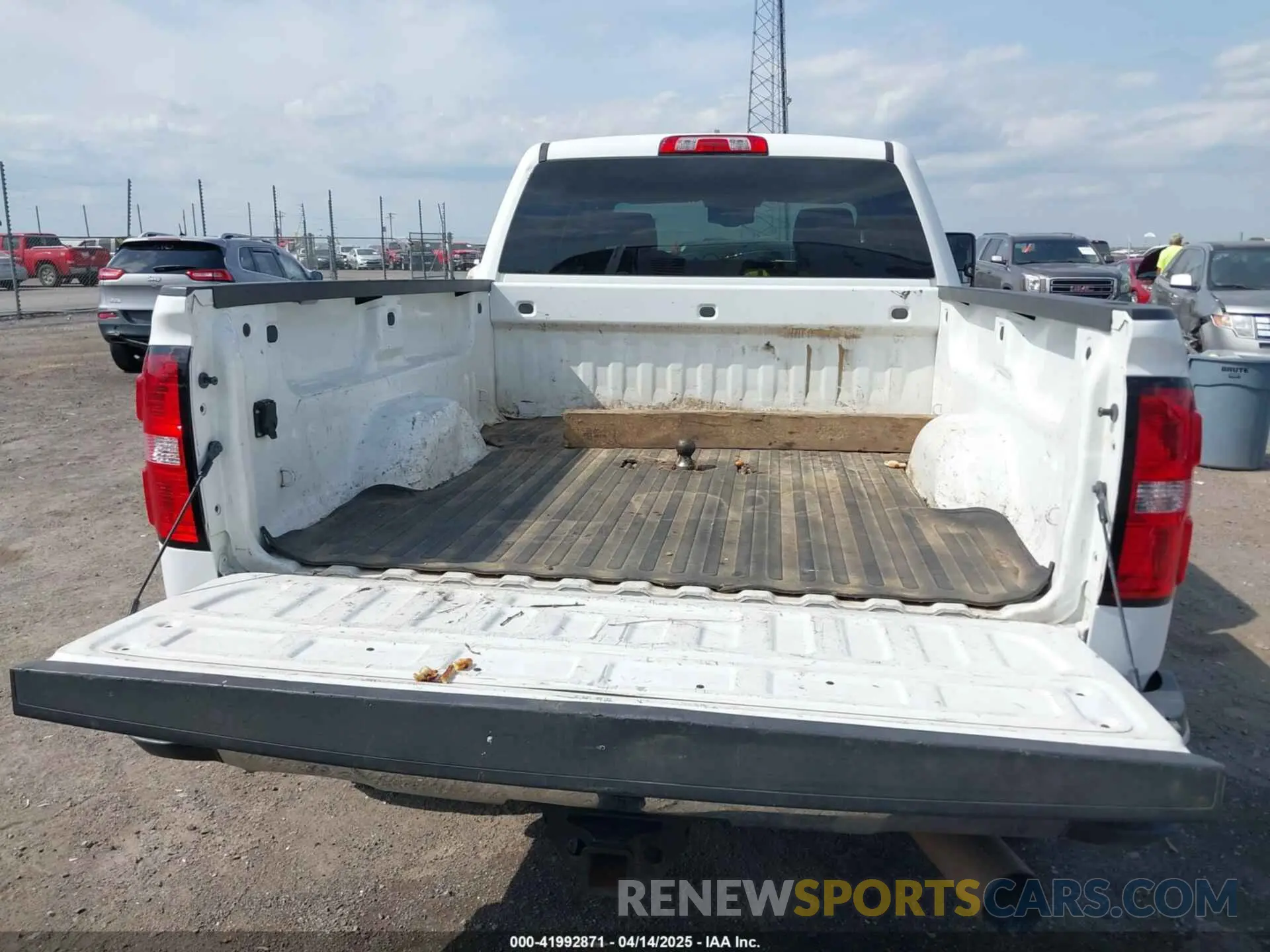 12 fotografías del automóvil dañado 1GT42TCY5KF179831 GMC SIERRA 3500HD 2019