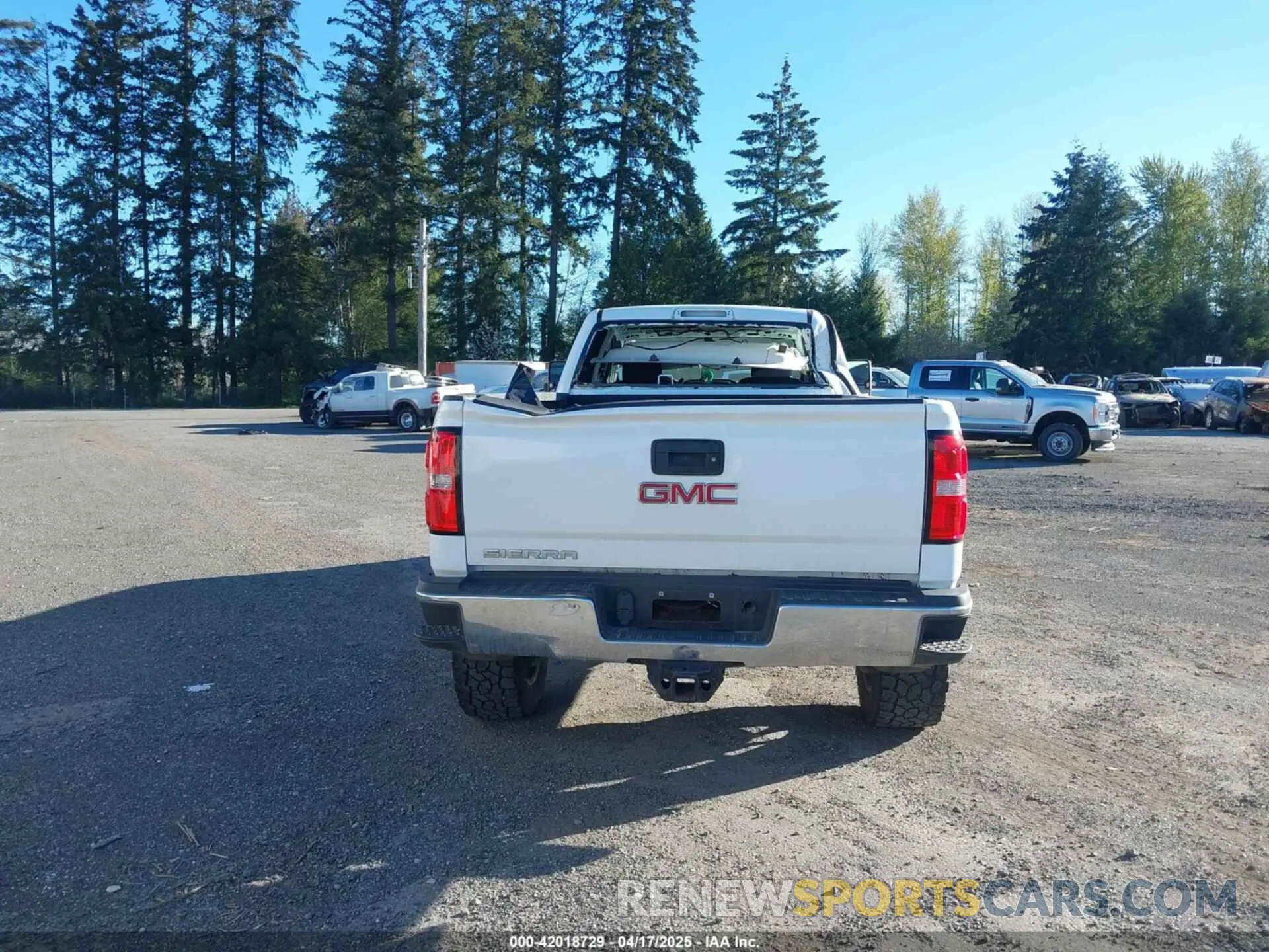 19 fotografías del automóvil dañado 1GT42TCYXKF229445 GMC SIERRA 3500HD 2019