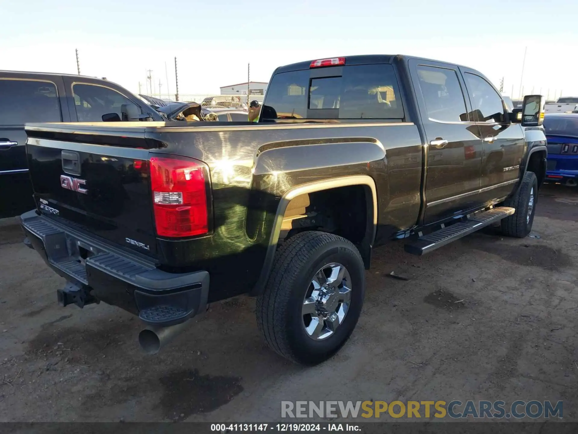 4 fotografías del automóvil dañado 1GT42WEY1KF127191 GMC SIERRA 3500HD 2019