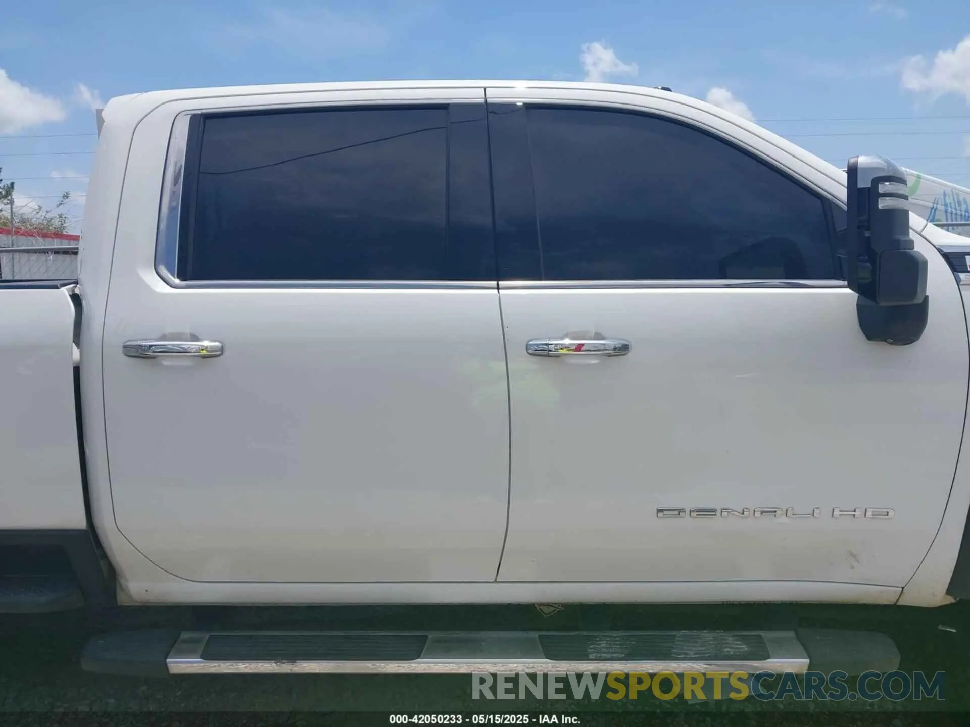 14 fotografías del automóvil dañado 1GT49WEY3MF133606 GMC SIERRA 3500HD 2021