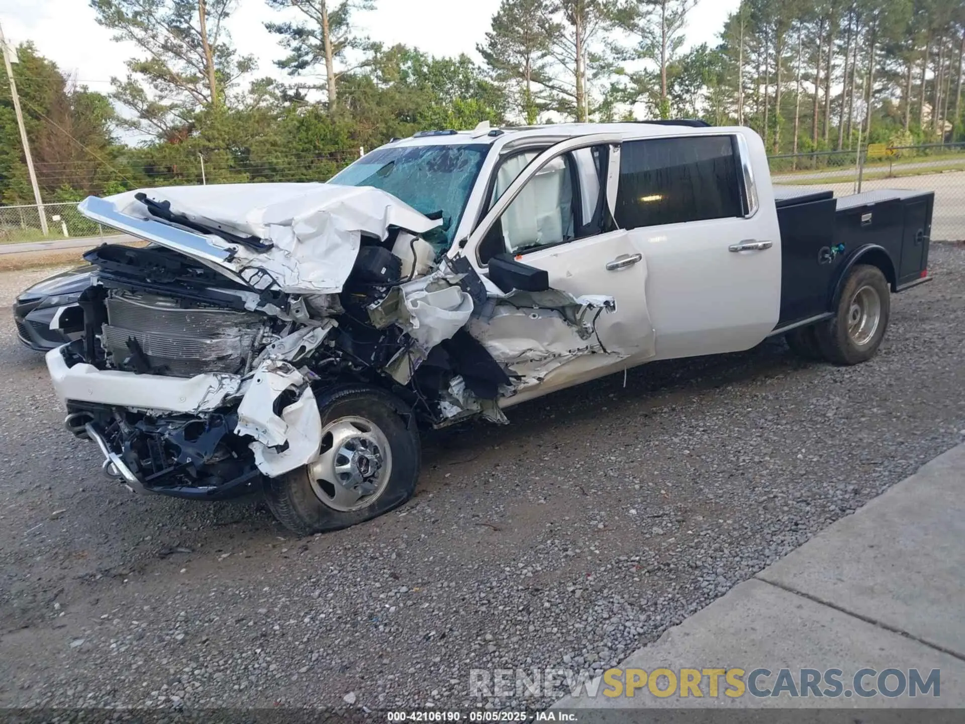 2 fotografías del automóvil dañado 1GT49WEY6MF264917 GMC SIERRA 3500HD 2021