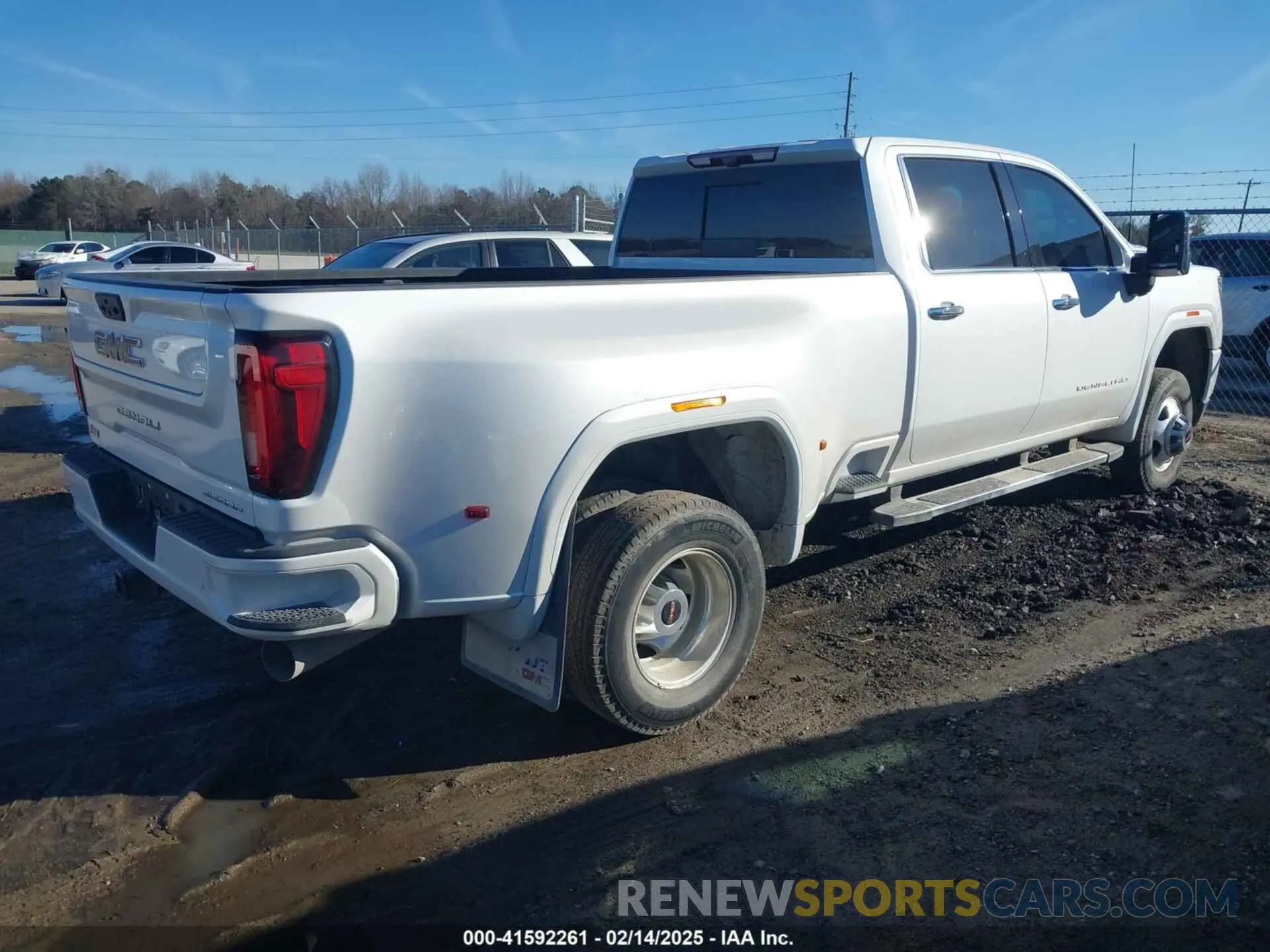 4 fotografías del automóvil dañado 1GT49WEY8MF255782 GMC SIERRA 3500HD 2021