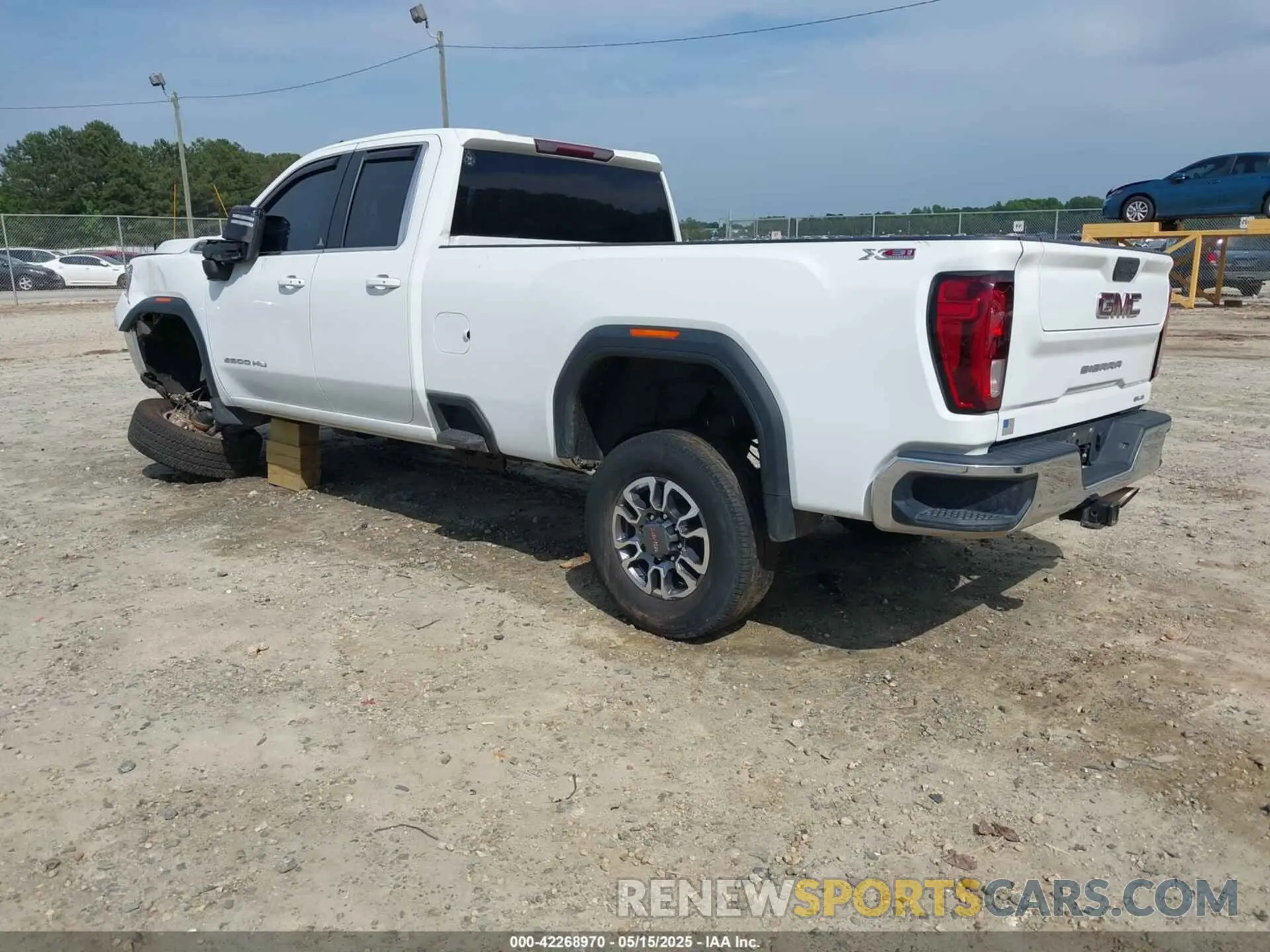3 fotografías del automóvil dañado 1GT59TE79MF288381 GMC SIERRA 3500HD 2021