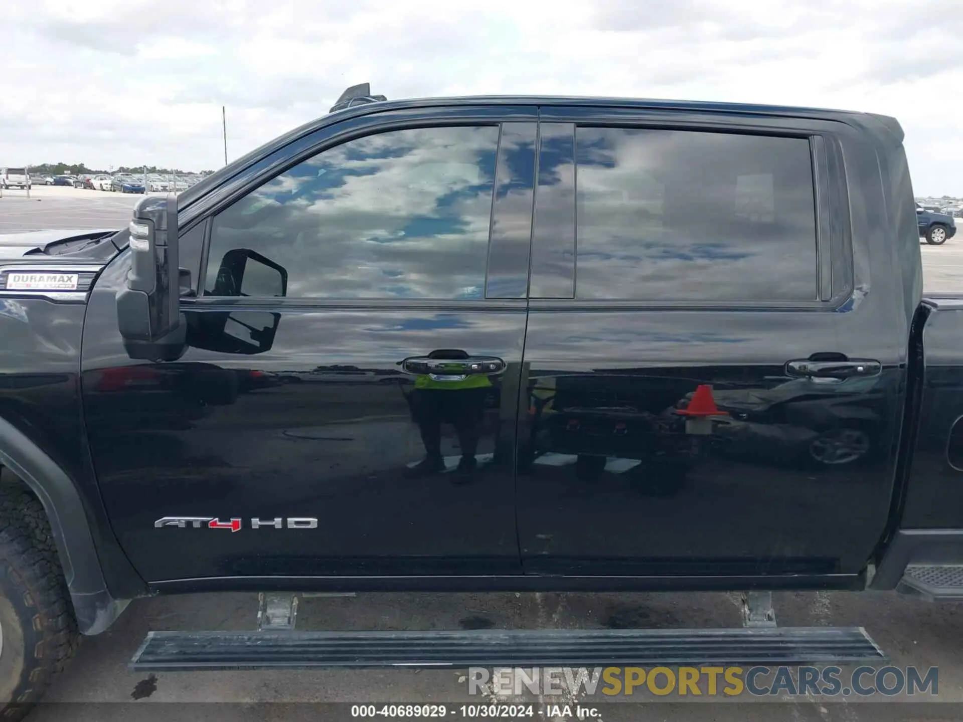 14 fotografías del automóvil dañado 1GT49VEY1NF256302 GMC SIERRA 3500HD 2022