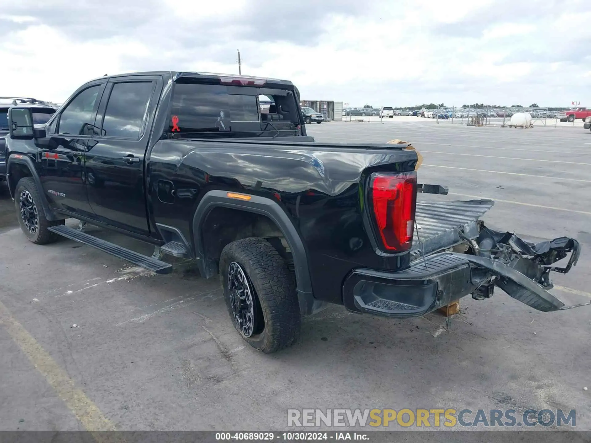 3 fotografías del automóvil dañado 1GT49VEY1NF256302 GMC SIERRA 3500HD 2022