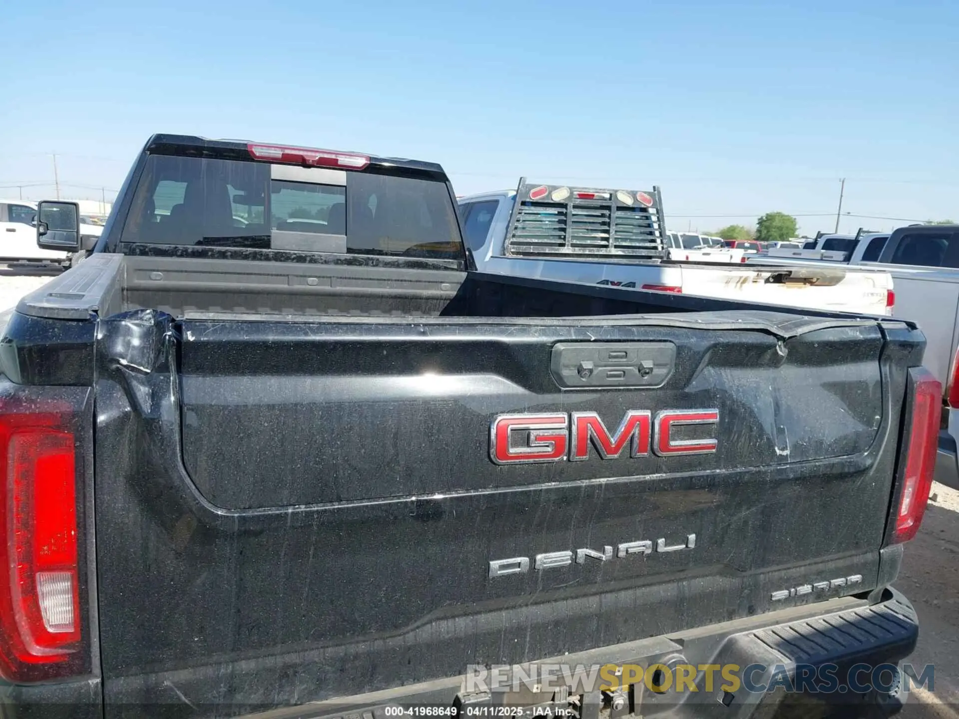 10 fotografías del automóvil dañado 1GT49WEY4NF191189 GMC SIERRA 3500HD 2022