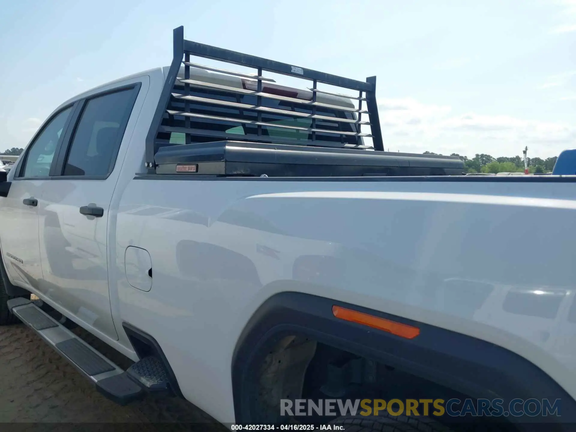 14 fotografías del automóvil dañado 1GT49SEY2PF180123 GMC SIERRA 3500HD 2023
