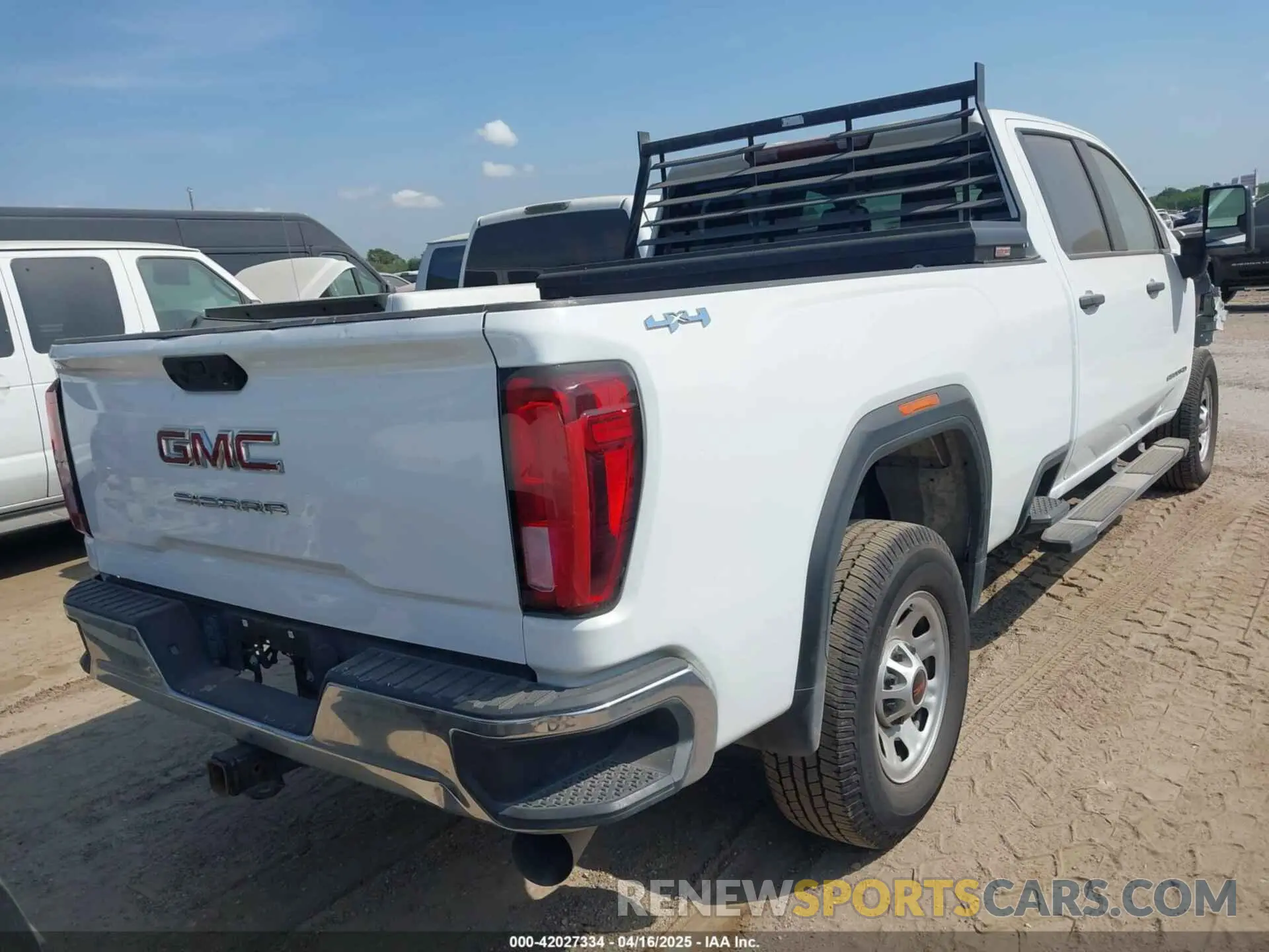 4 fotografías del automóvil dañado 1GT49SEY2PF180123 GMC SIERRA 3500HD 2023