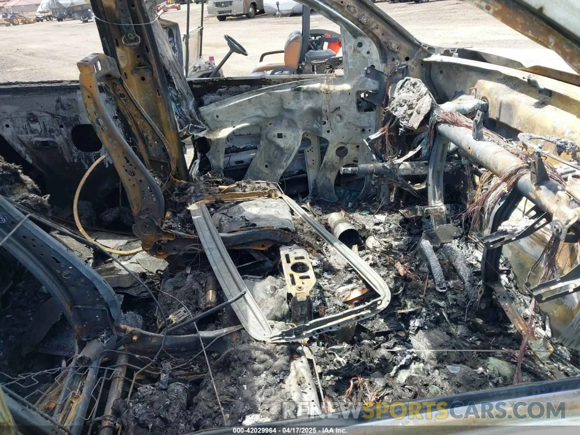 5 fotografías del automóvil dañado 1GT49UEY8PF153696 GMC SIERRA 3500HD 2023