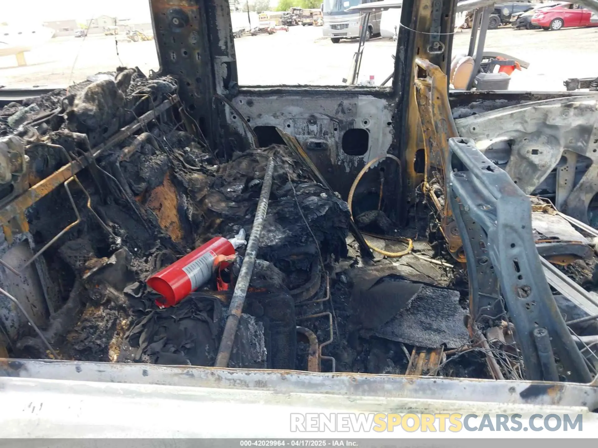7 fotografías del automóvil dañado 1GT49UEY8PF153696 GMC SIERRA 3500HD 2023