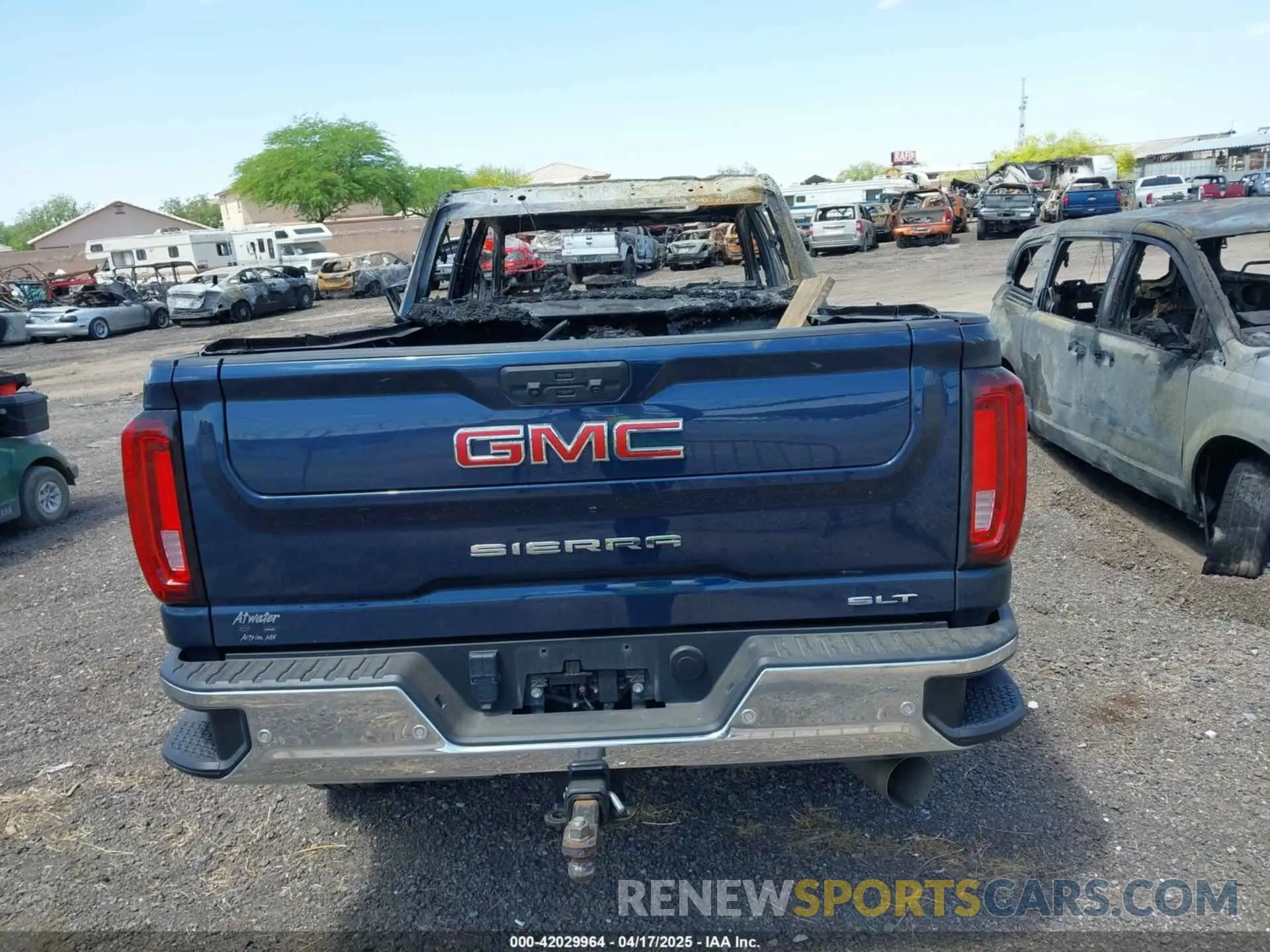 8 fotografías del automóvil dañado 1GT49UEY8PF153696 GMC SIERRA 3500HD 2023