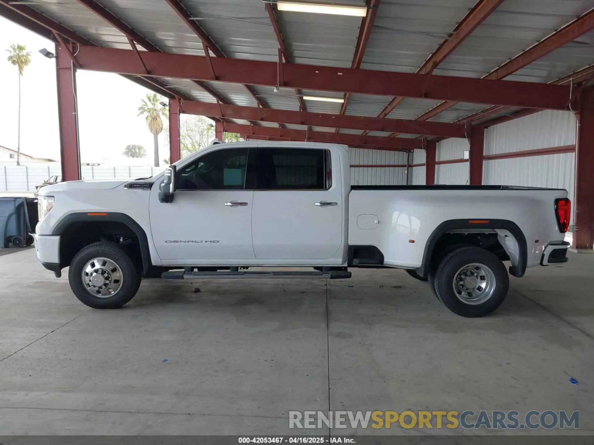 14 fotografías del automóvil dañado 1GT49WE71PF186591 GMC SIERRA 3500HD 2023